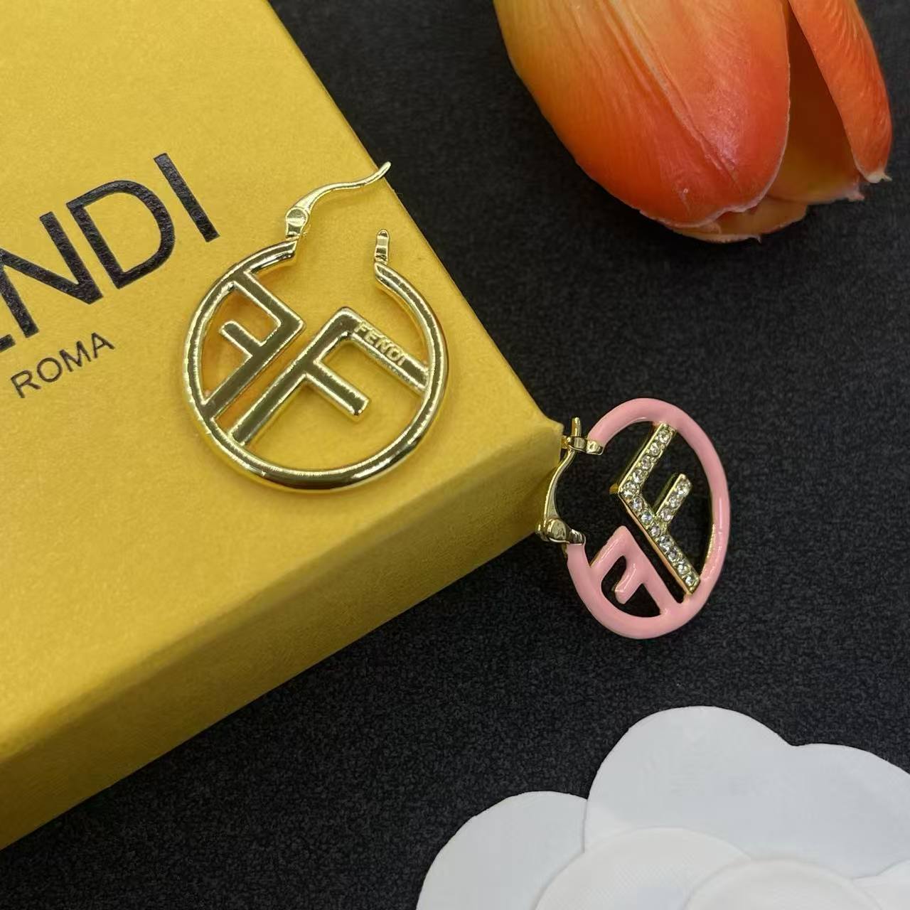 FENDI FF ピンク フープピアス【50％割引+送料無料】