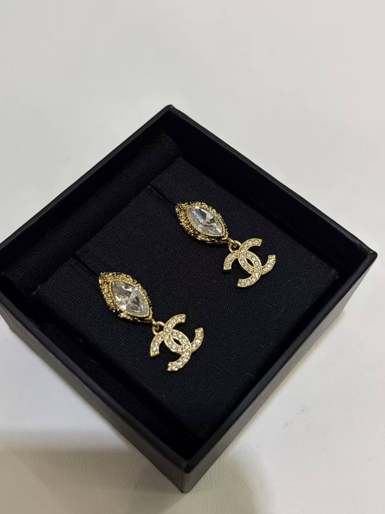 CHANE1 ダイヤモンド ダブルC スタッドピアス【50％割引+送料無料】