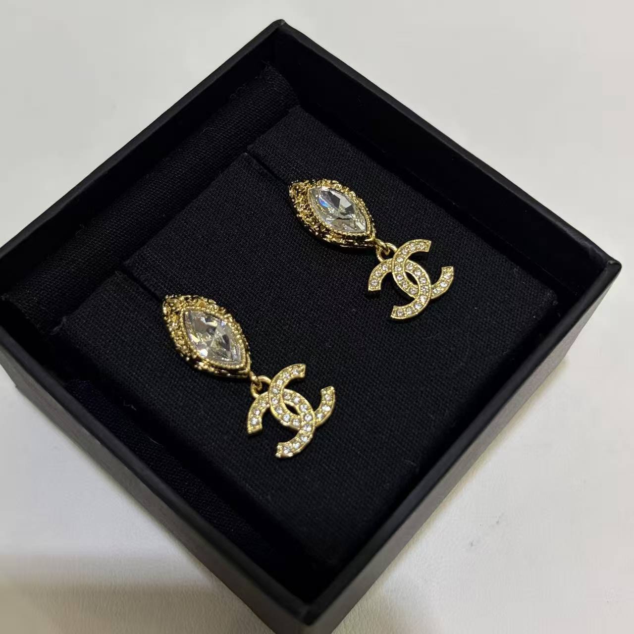 CHANE1 ダイヤモンド ダブルC スタッドピアス【50％割引+送料無料】