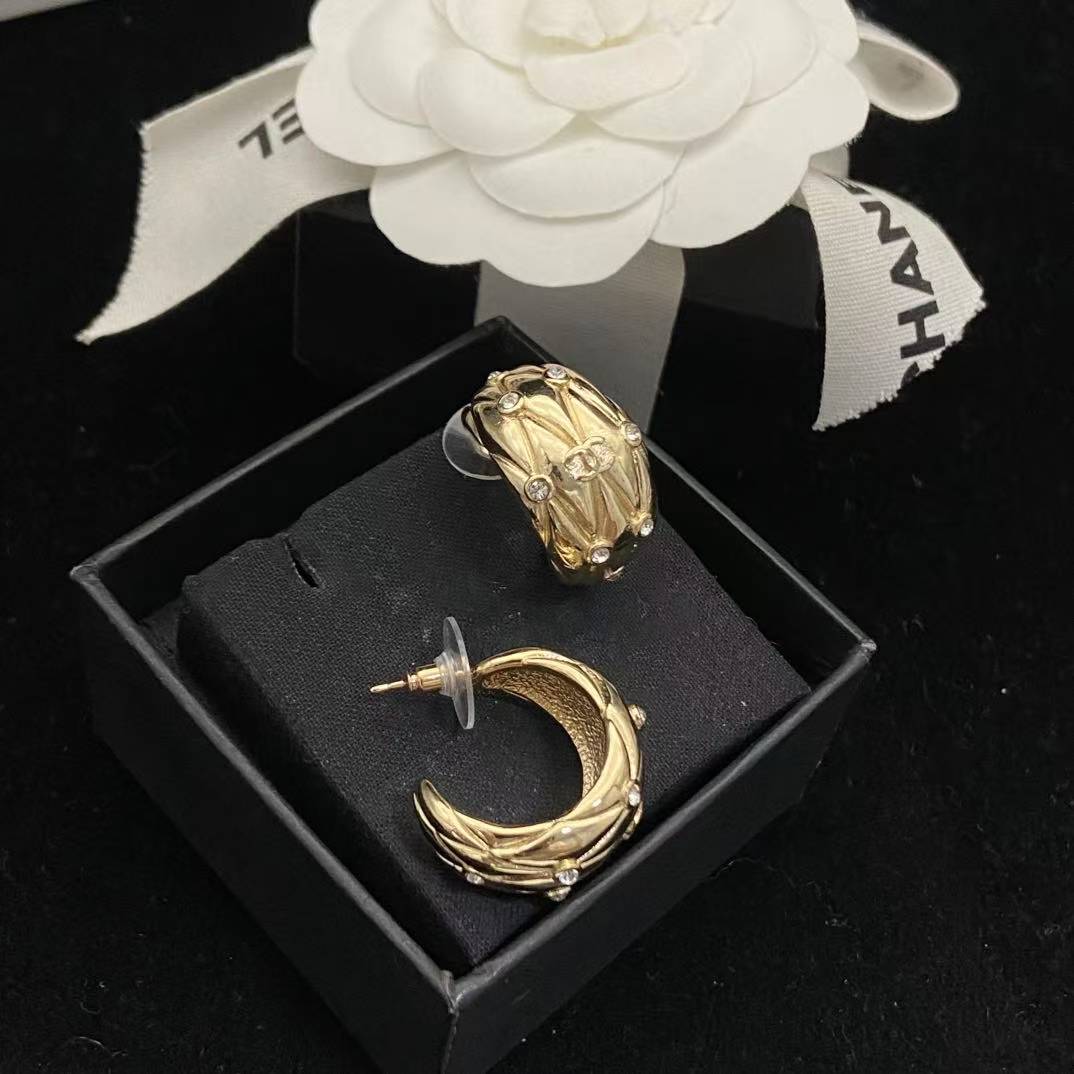 CHANE1 ダブルC ダイヤモンドスタッドピアス【50％割引+送料無料】