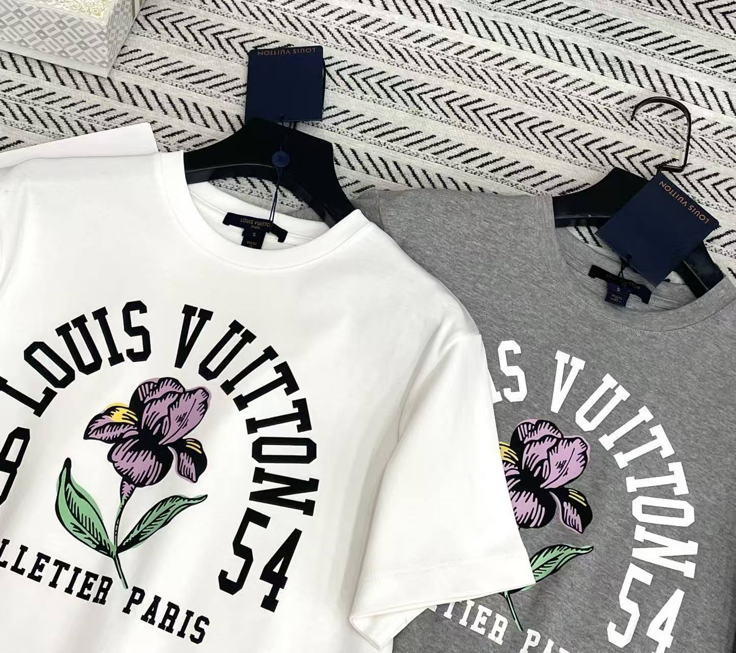 LV ロゴプリントTシャツ【50％割引+送料無料】