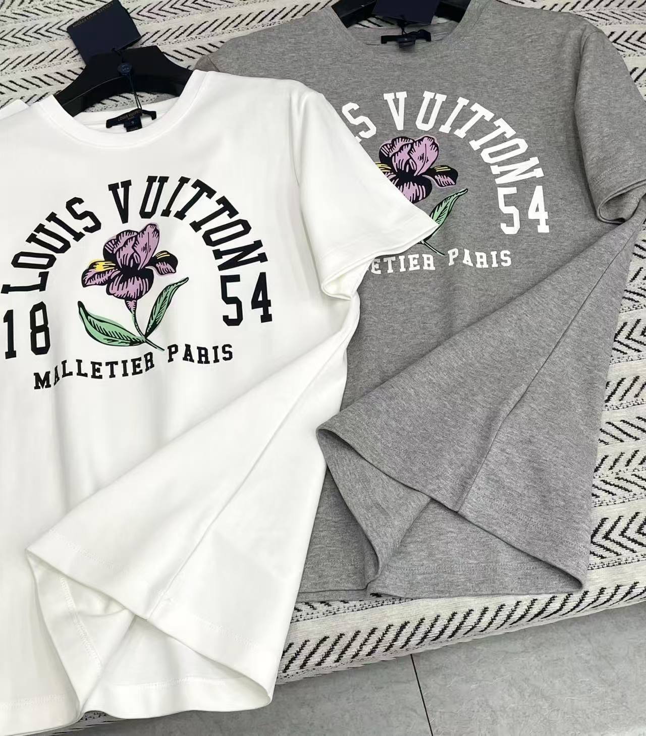 LV ロゴプリントTシャツ【50％割引+送料無料】