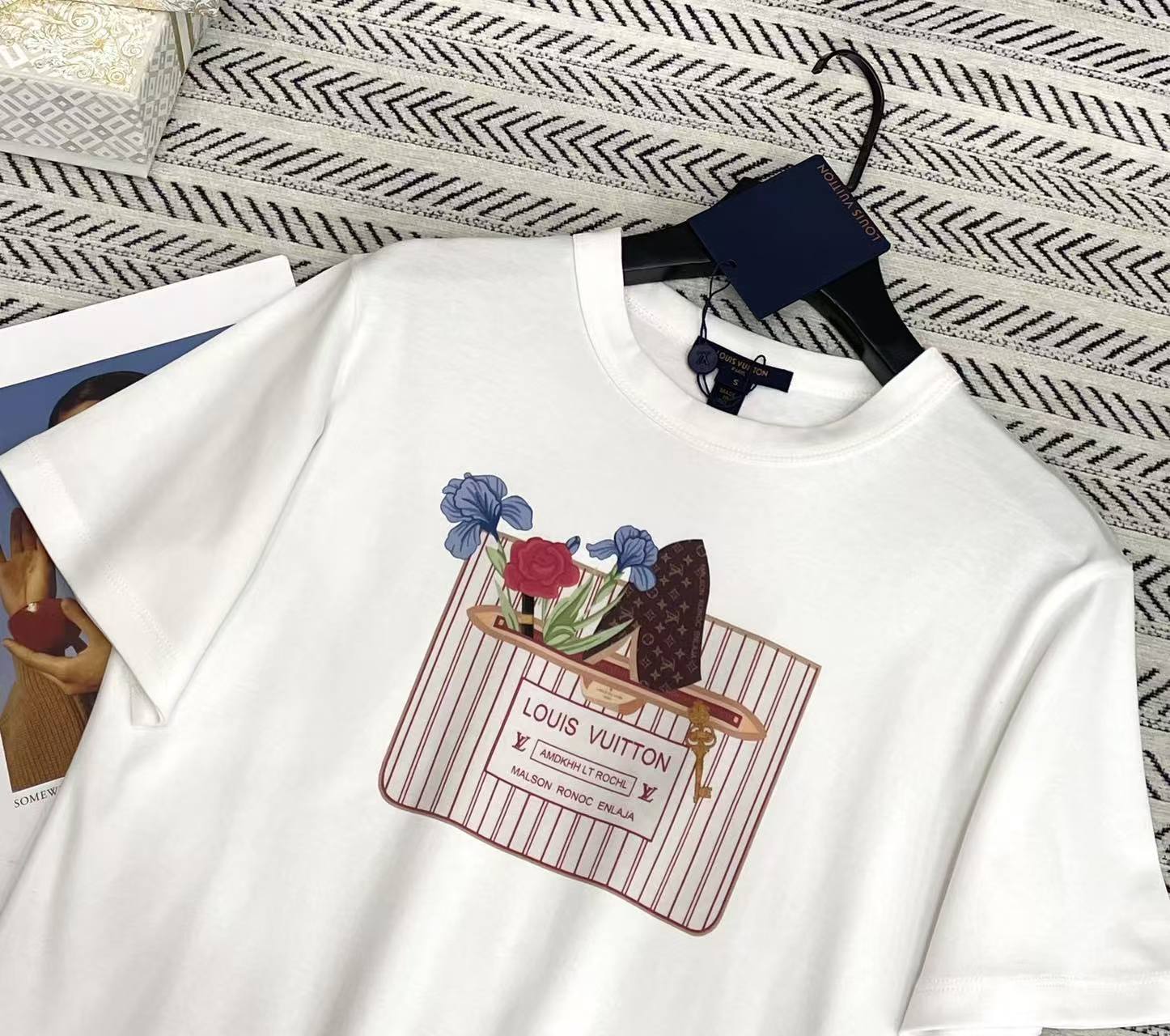LV ロゴプリントTシャツ【50％割引+送料無料】