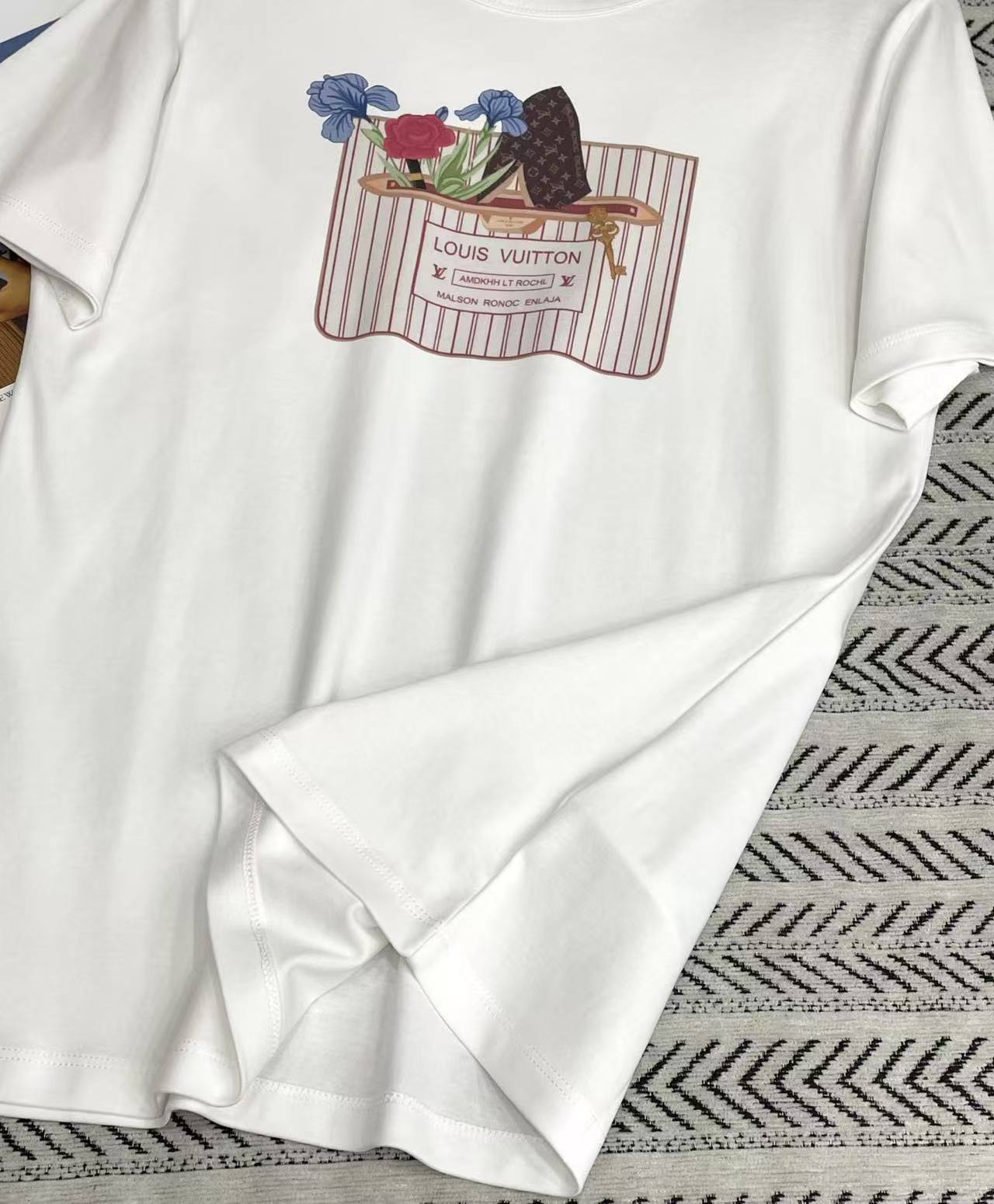 LV ロゴプリントTシャツ【50％割引+送料無料】