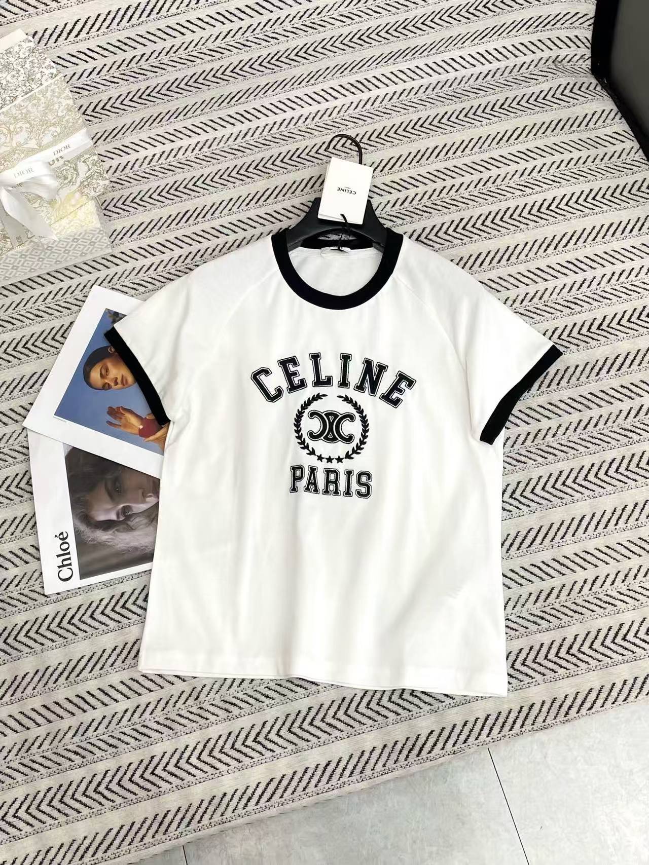 CELINE 3D刺繍ロゴTシャツ【50％割引+送料無料】