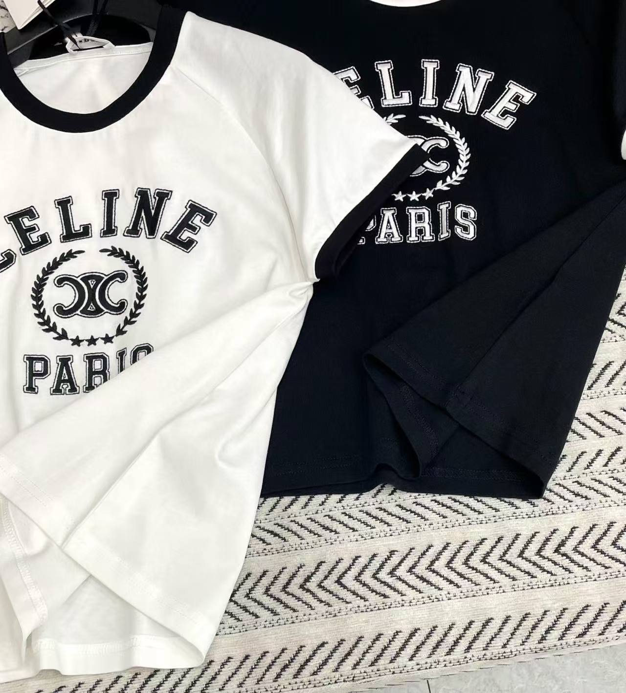 CELINE 3D刺繍ロゴTシャツ【50％割引+送料無料】