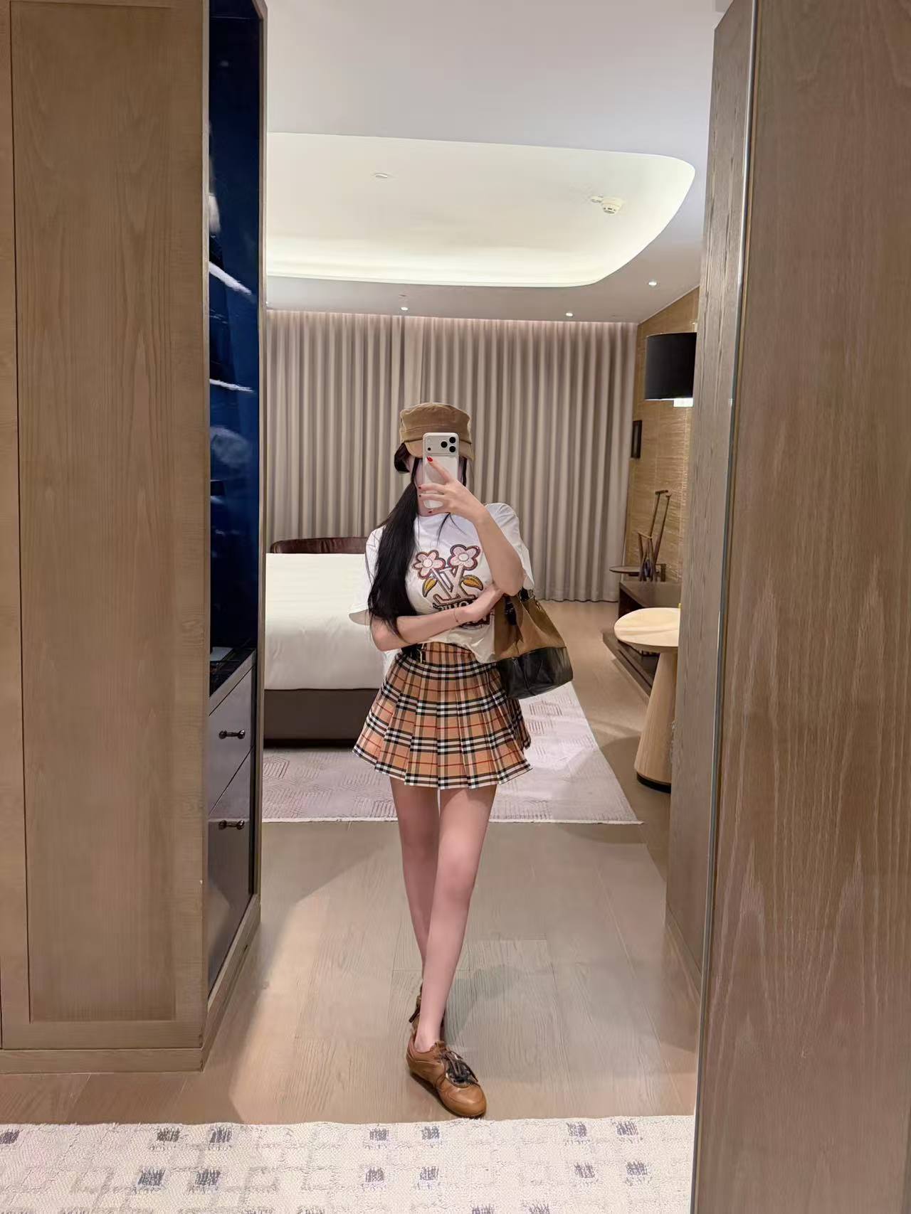 LV 刺繍＆プリントTシャツ【50％割引+送料無料】