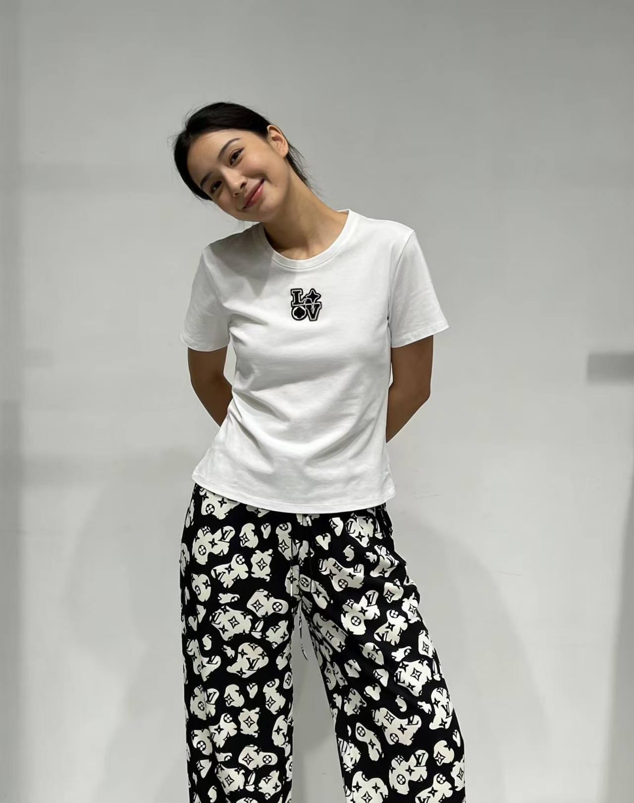 LV刺繍ロゴ入りTシャツ＋パンツのツーピースセット【50％割引+送料無料】