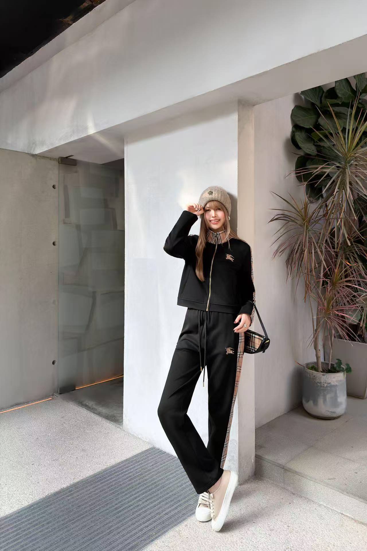 BUR8ERRY ジップアップジャケット＋パンツ ツーピースセット【50％割引+送料無料】