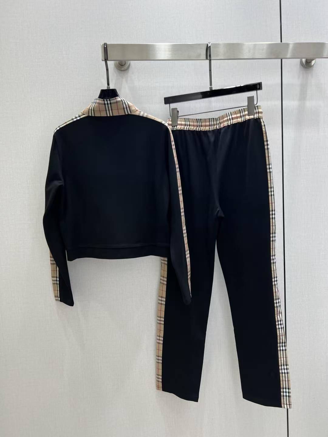 BUR8ERRY ジップアップジャケット＋パンツ ツーピースセット【50％割引+送料無料】