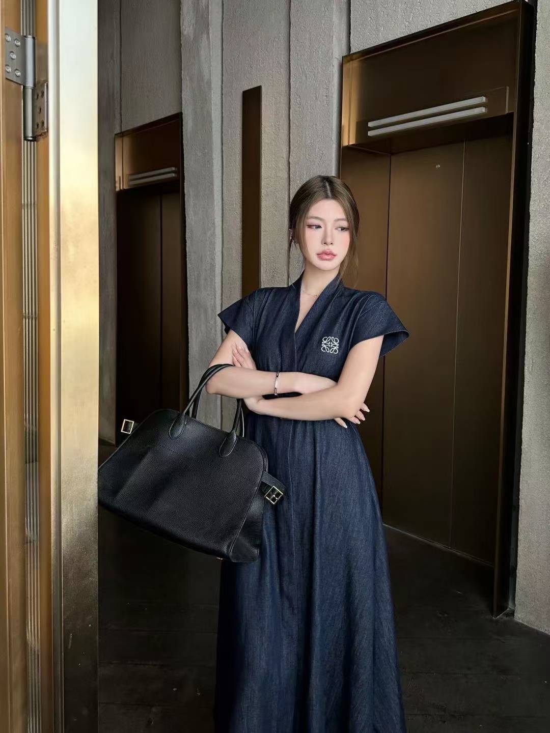 L0WEW刺繍ロゴ入りデニムドレス【50％割引+送料無料】