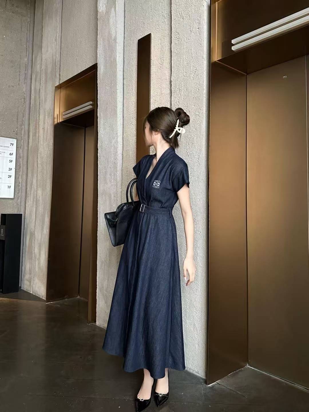 L0WEW刺繍ロゴ入りデニムドレス【50％割引+送料無料】