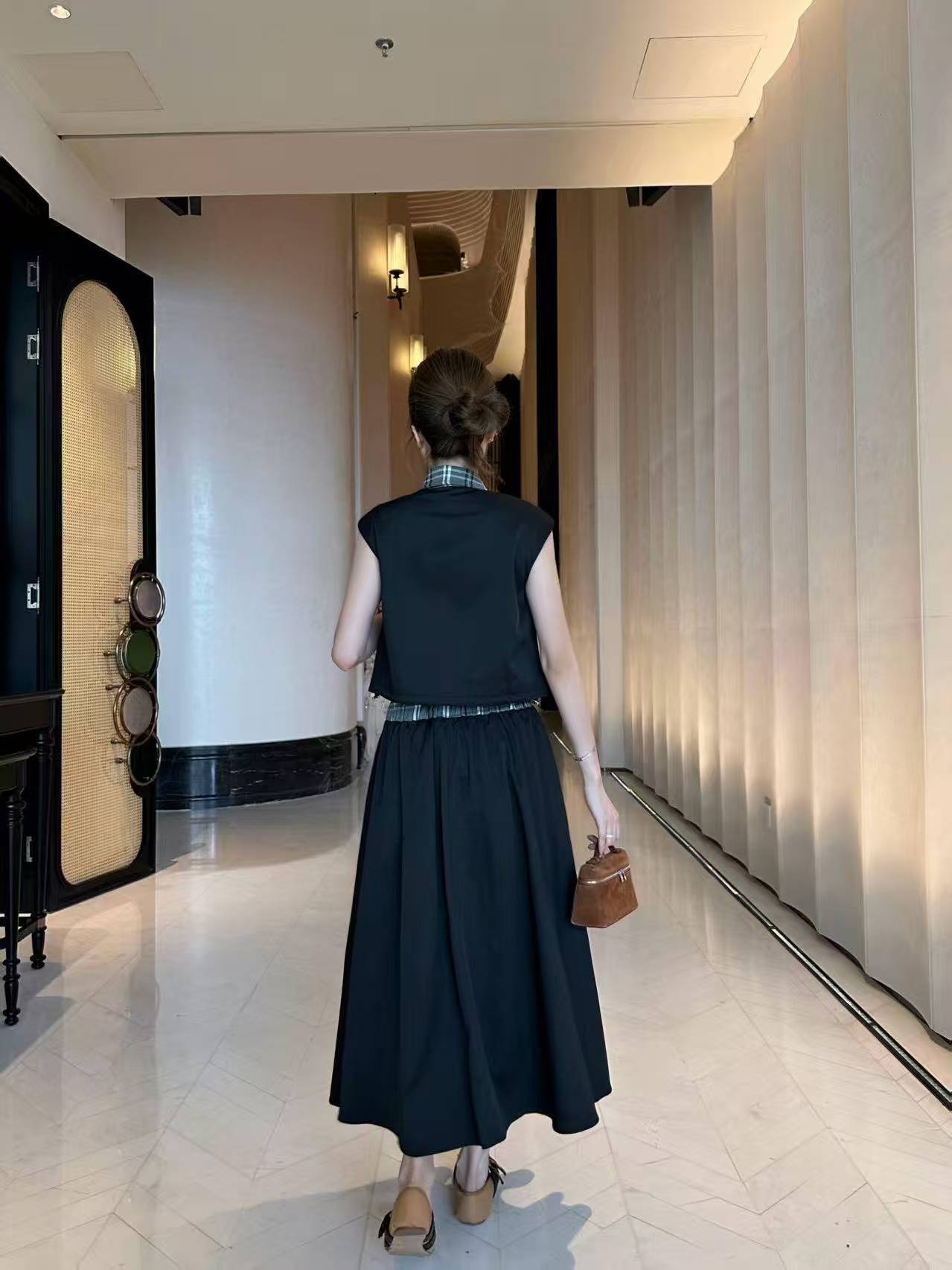 M1UM1U レターベスト＋スカート ツーピースセット【50％割引+送料無料】