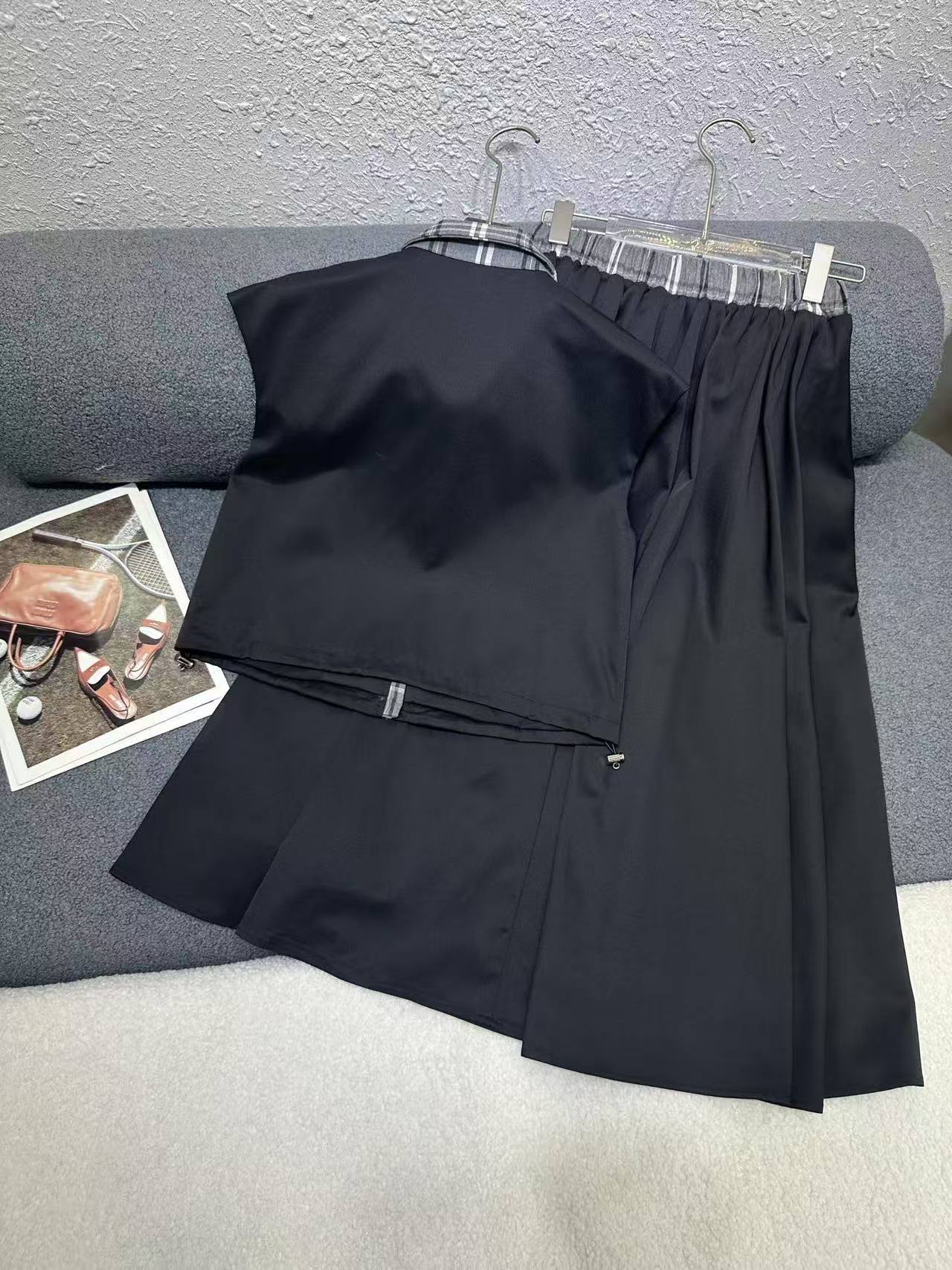 M1UM1U レターベスト＋スカート ツーピースセット【50％割引+送料無料】