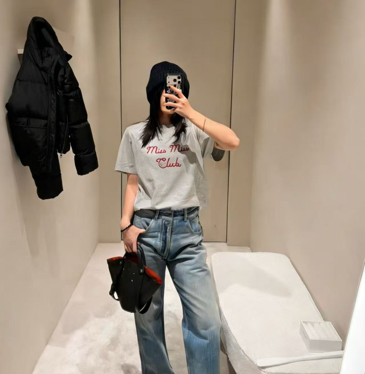 M1UM1U 刺繍入りレターTシャツ【50％割引+送料無料】