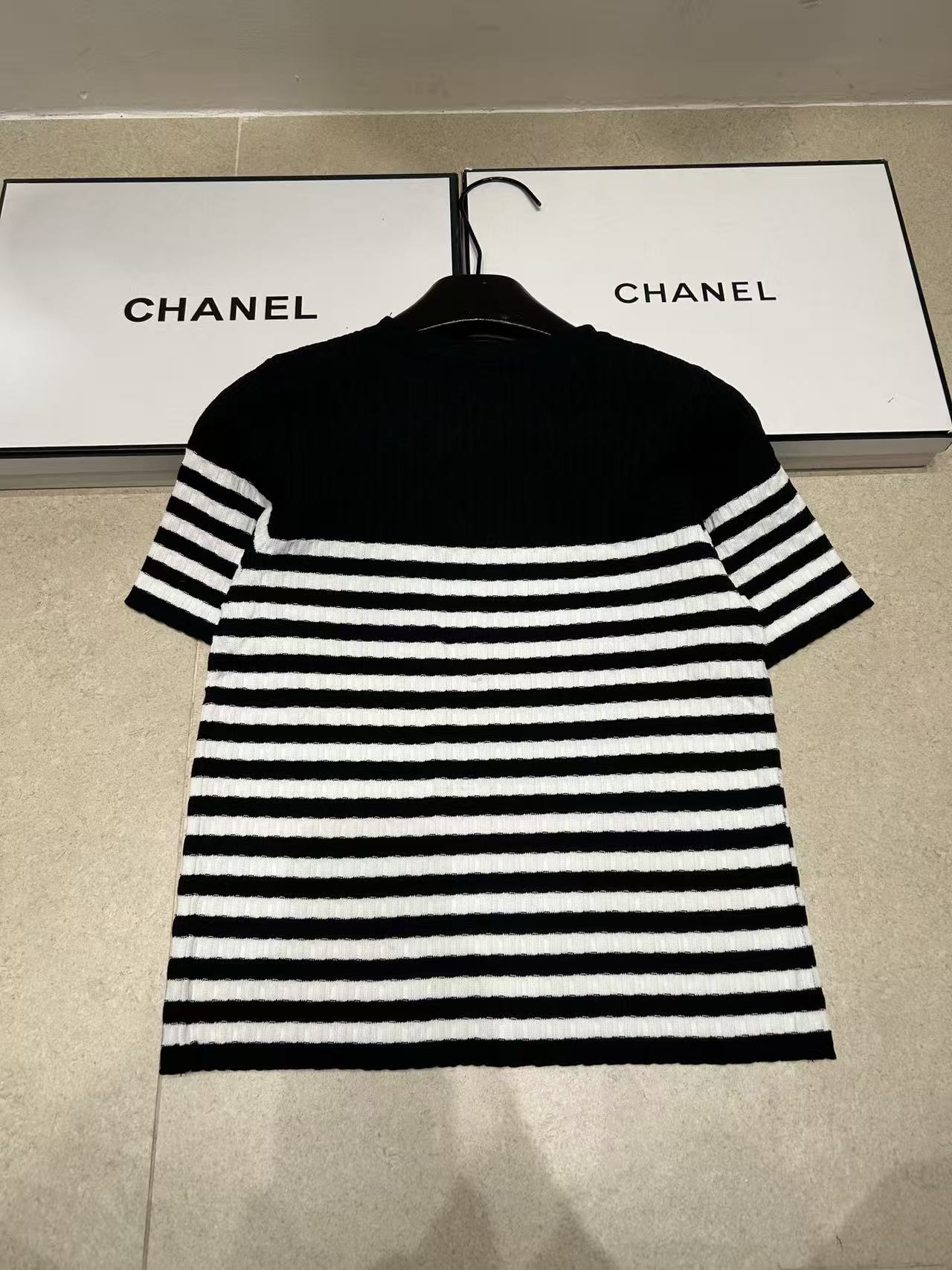 CHANE1 ストライプ柄レタードセーター【50％割引+送料無料】