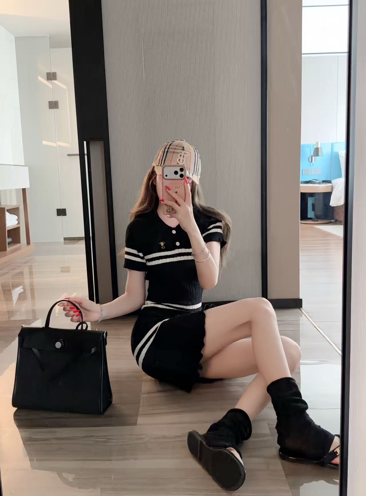 YSL 刺繍入りCDニットドレス【50％割引+送料無料】