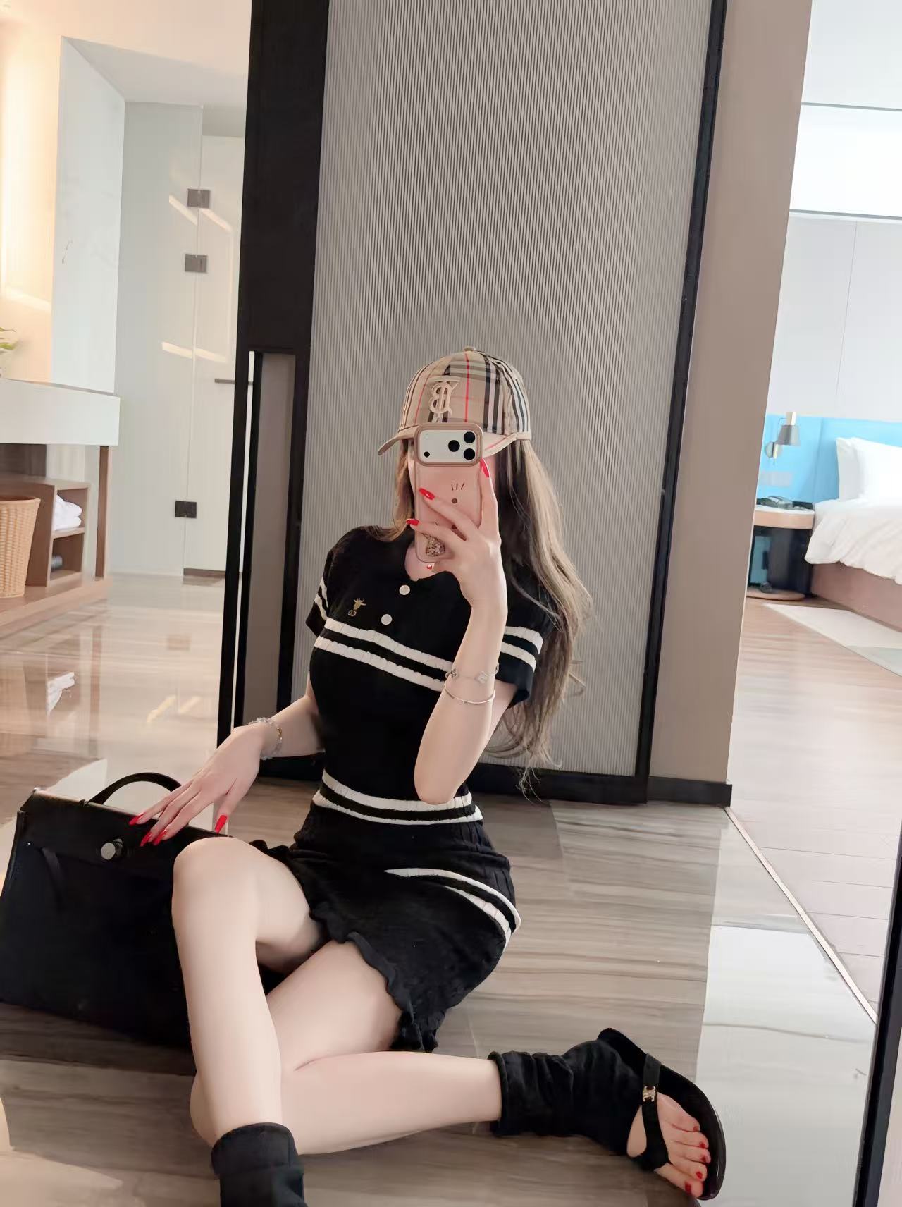 YSL 刺繍入りCDニットドレス【50％割引+送料無料】