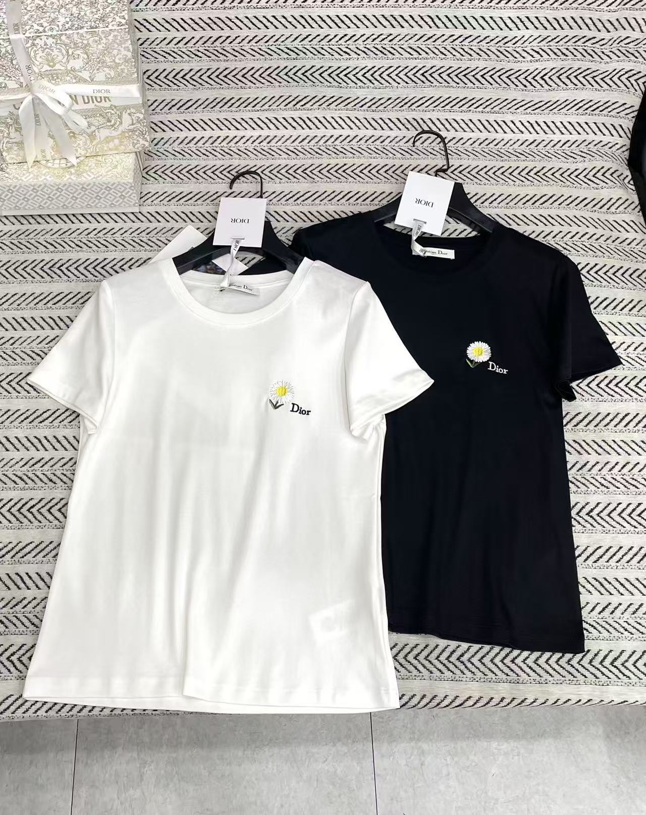 DIOR 花柄刺繍レタリングTシャツ【50％割引+送料無料】