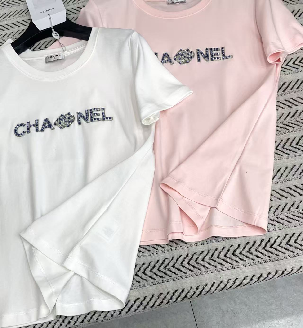 CHANE1 3D刺繍ビーズ付きカメリアTシャツ【50％割引+送料無料】