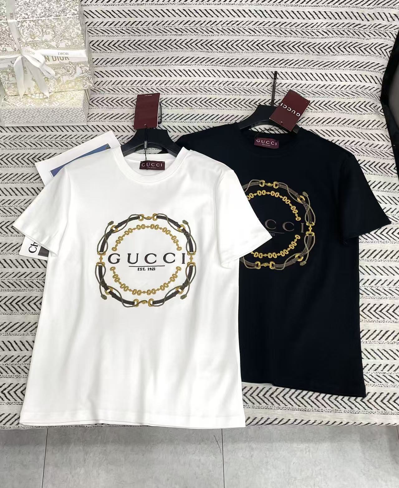 GUCCI 刺繍ロゴTシャツ【50％割引+送料無料】