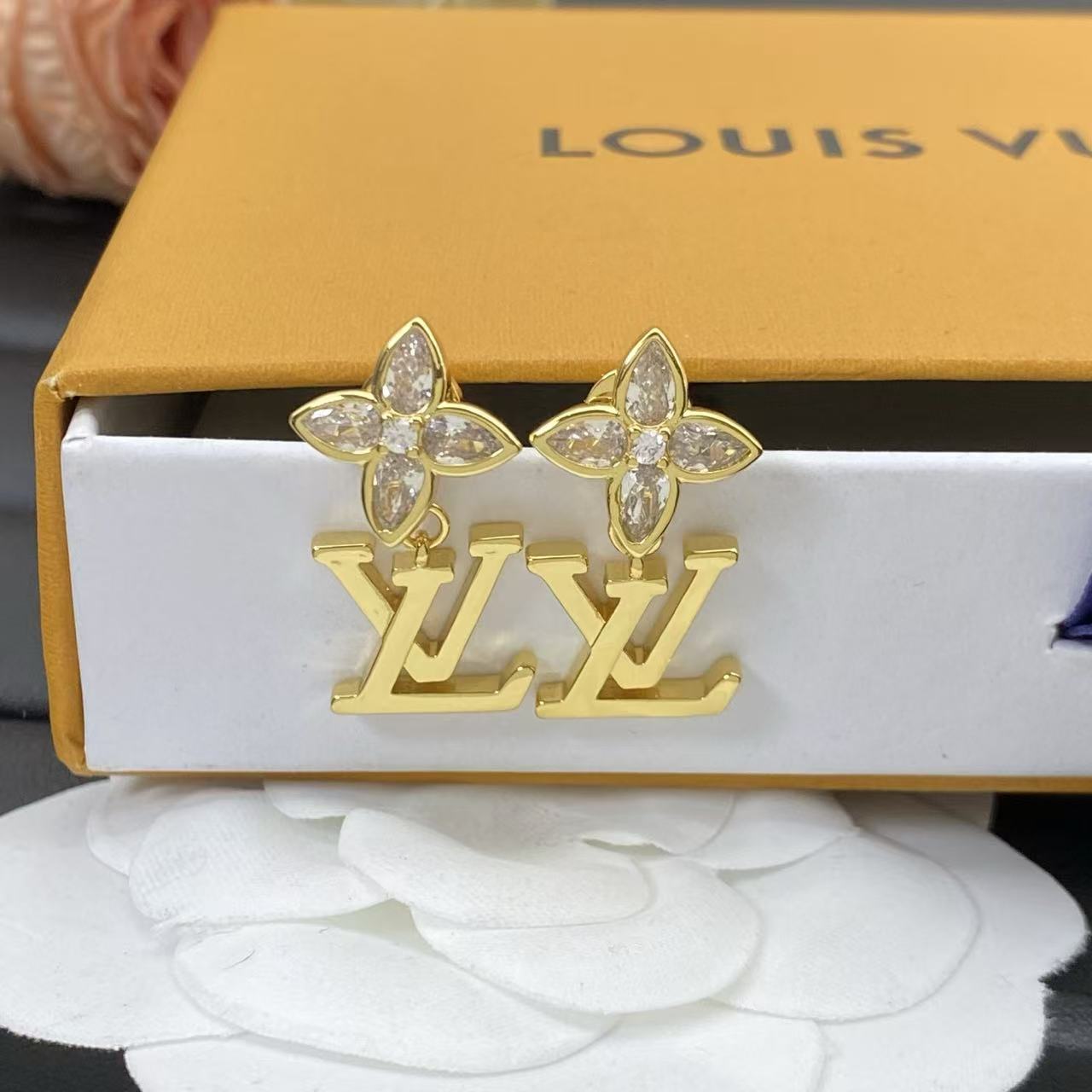 LVクローバーのイヤリング【50％割引+送料無料】