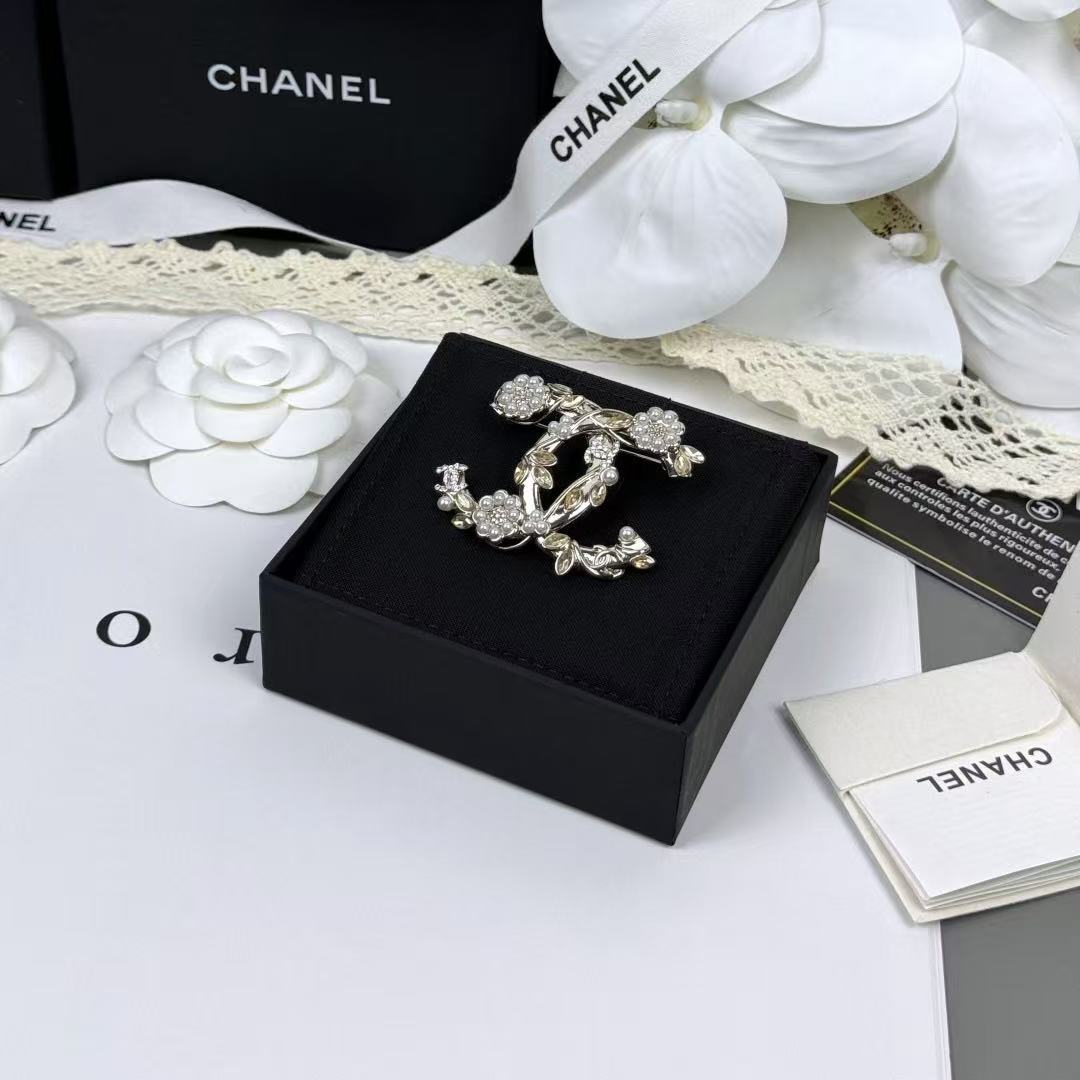 CHANE1 フラワーパールダブルCブローチ【50％割引+送料無料】