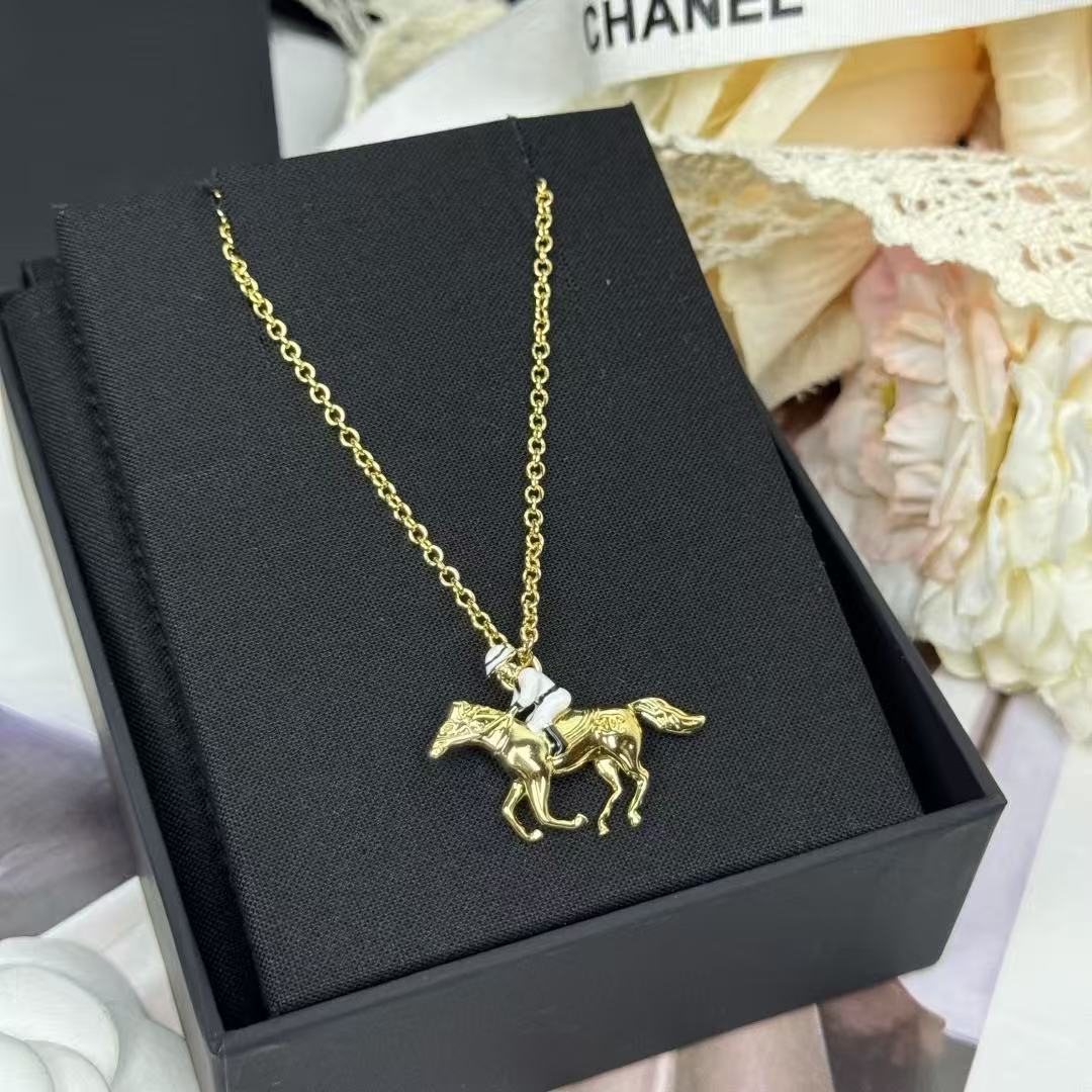 CHANE1 乗馬モチーフ イヤリング＋ネックレス ツーピースセット【50％割引+送料無料】