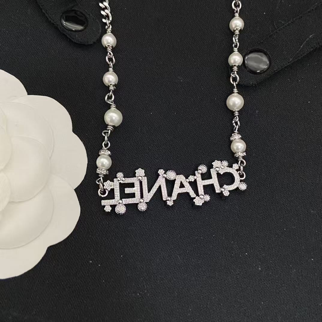 CHANE1 レターパールネックレス【50％割引+送料無料】