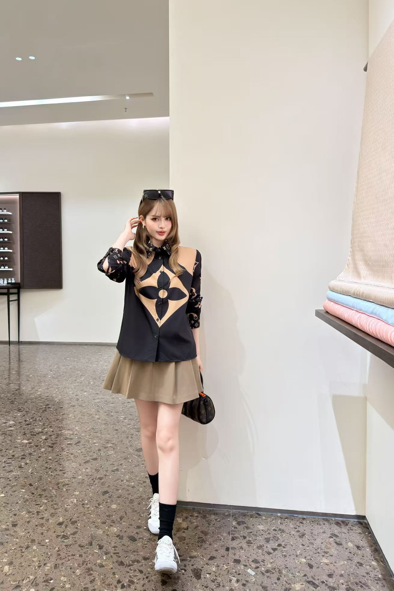 LV高品質の四つ葉のクローバーシャ​​ツ【50％割引+送料無料】