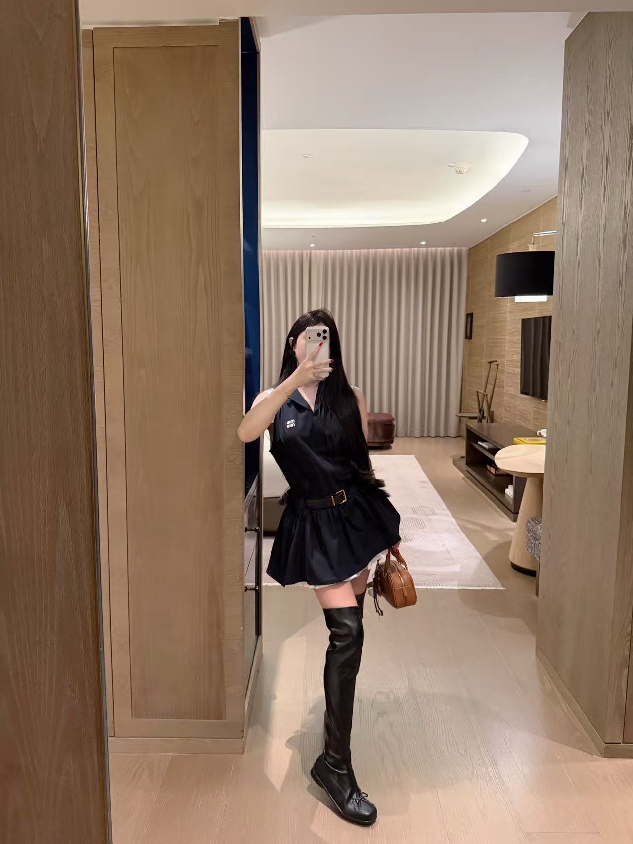 M1UM1U レーストリム付きVネックノースリーブドレス【50％割引+送料無料】