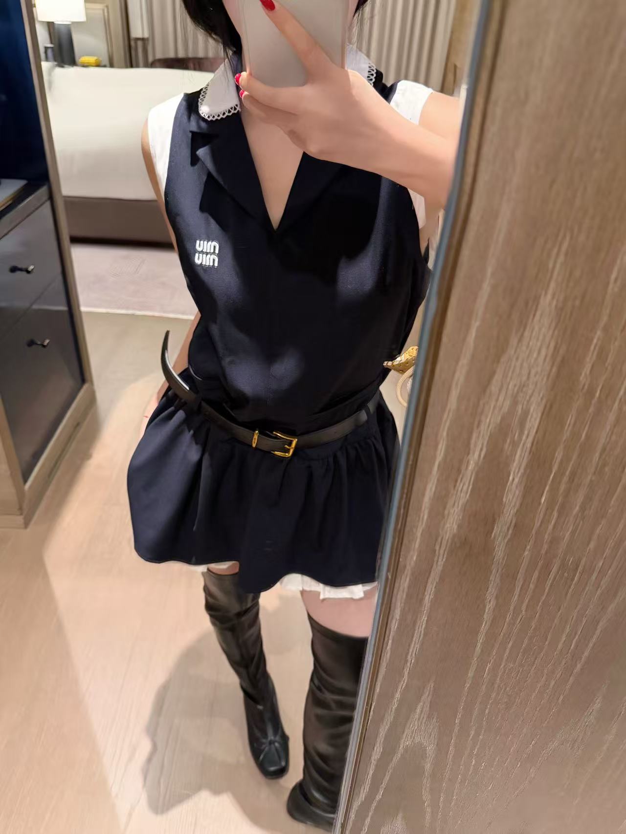 M1UM1U レーストリム付きVネックノースリーブドレス【50％割引+送料無料】