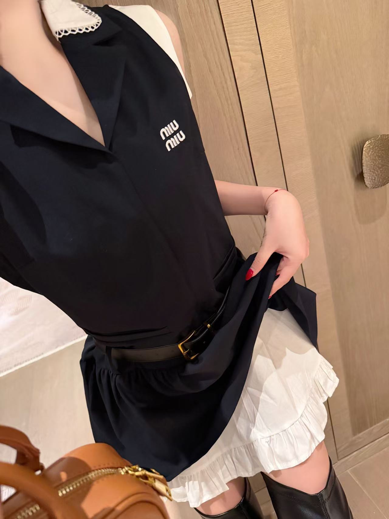 M1UM1U レーストリム付きVネックノースリーブドレス【50％割引+送料無料】