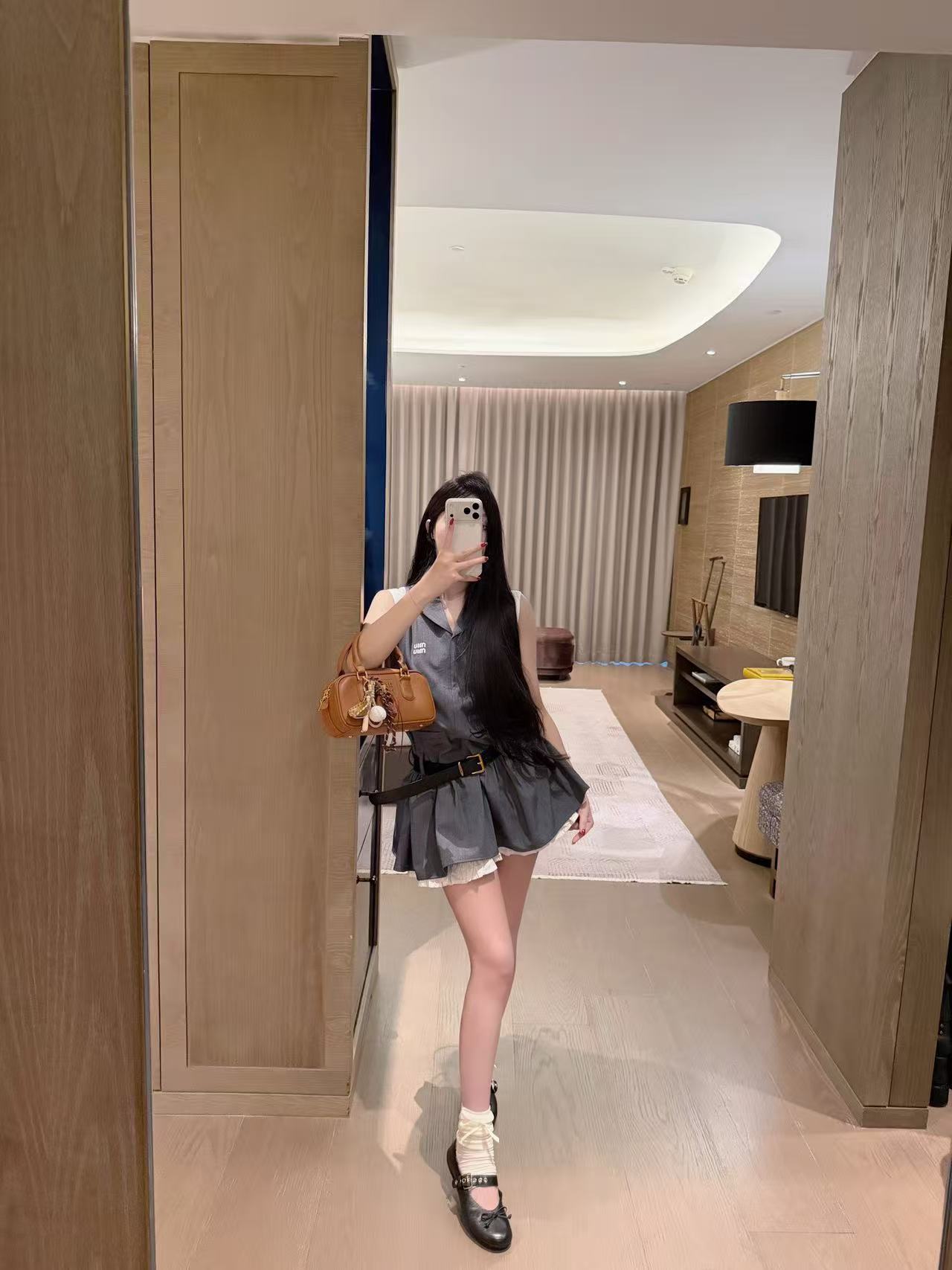 M1UM1U レーストリム付きVネックノースリーブドレス【50％割引+送料無料】