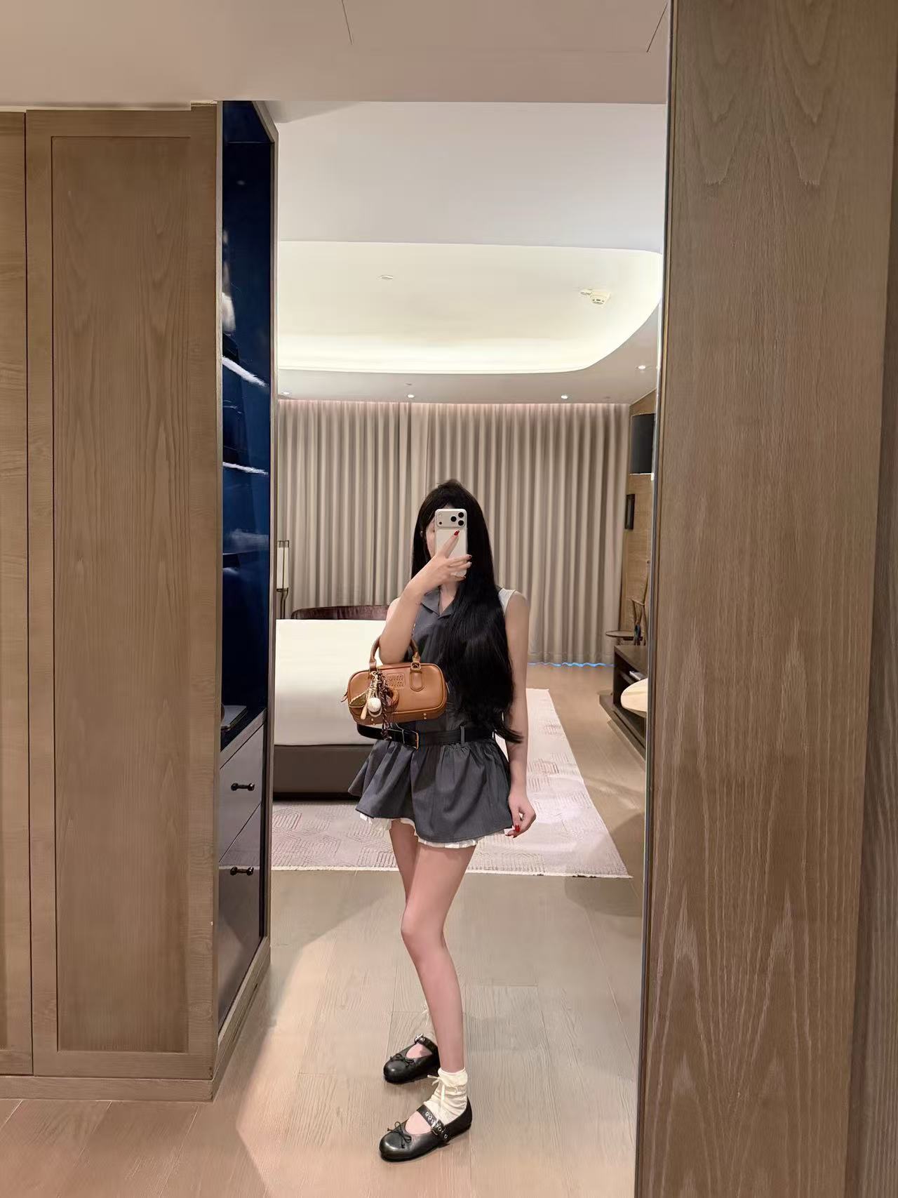 M1UM1U レーストリム付きVネックノースリーブドレス【50％割引+送料無料】