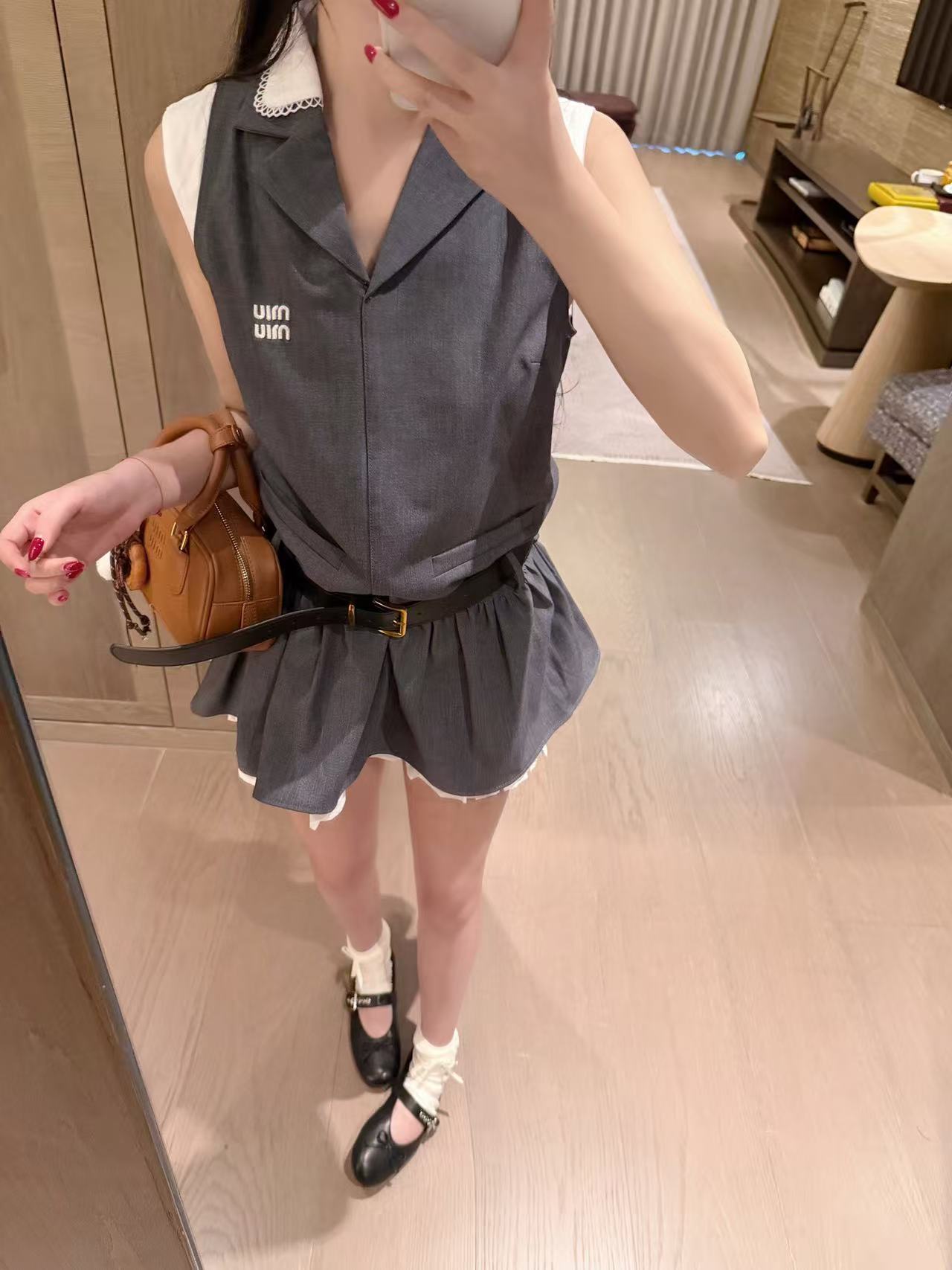 M1UM1U レーストリム付きVネックノースリーブドレス【50％割引+送料無料】