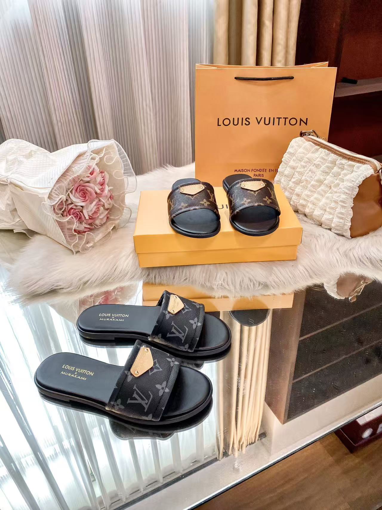 LVプリント柄のスリッパ【50％割引+送料無料】
