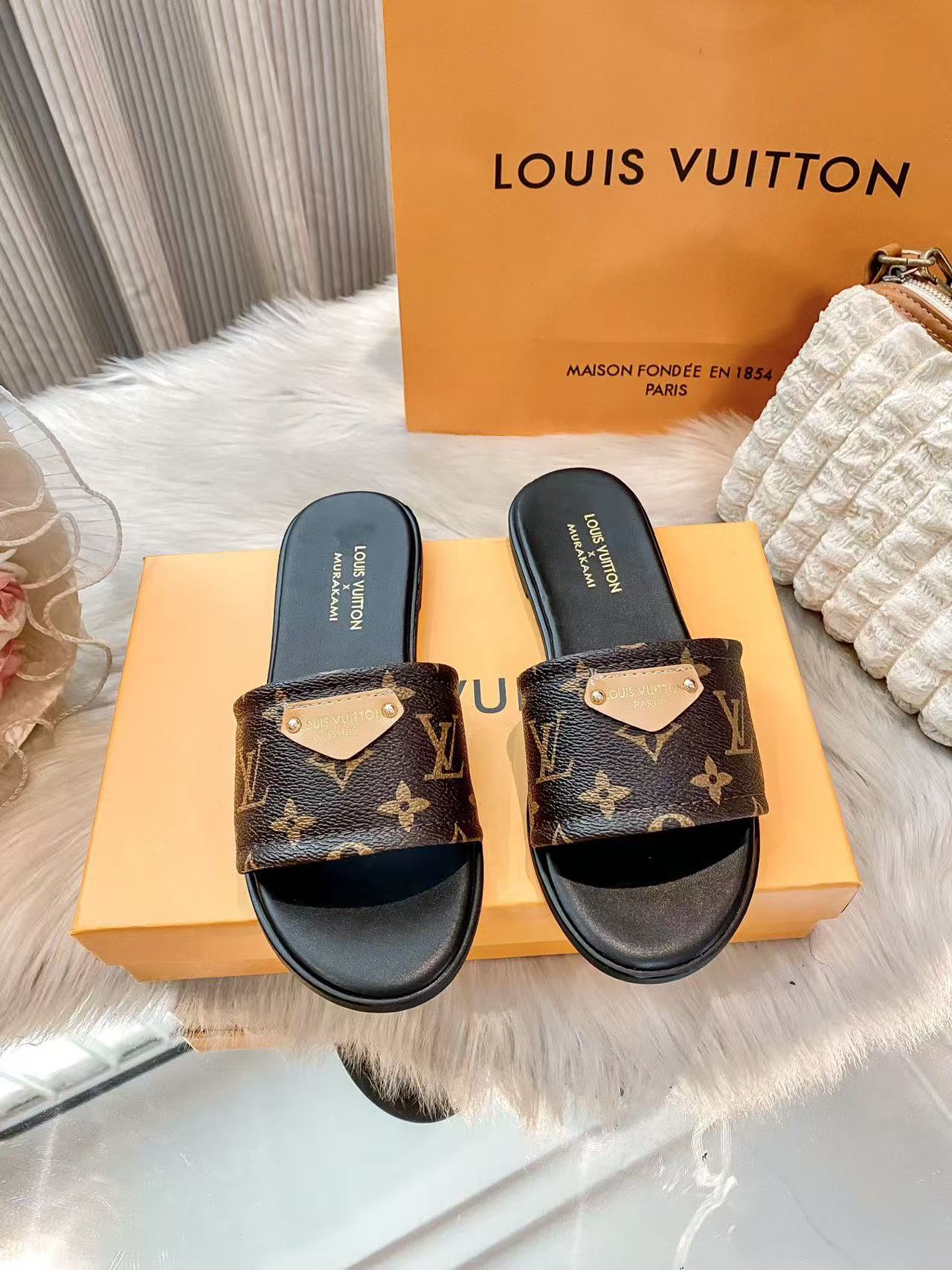 LVプリント柄のスリッパ【50％割引+送料無料】