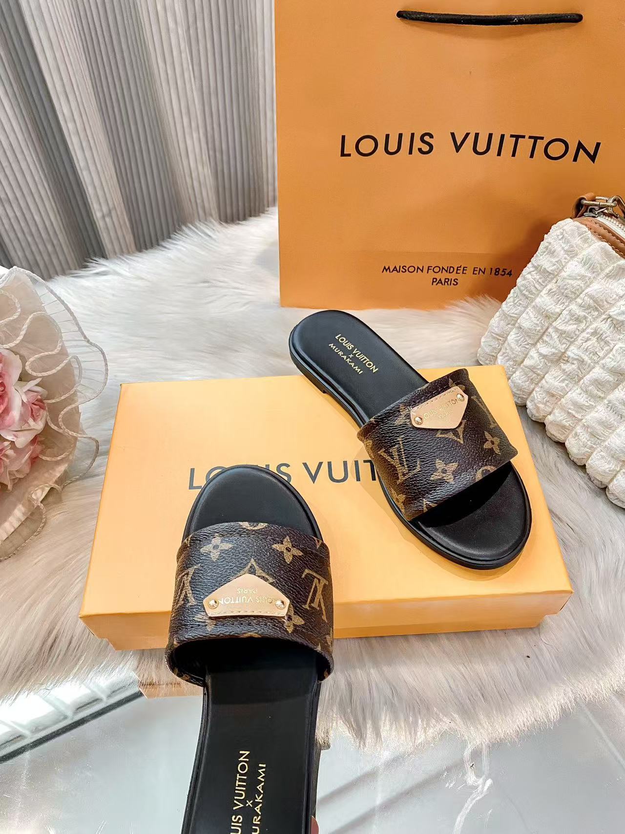 LVプリント柄のスリッパ【50％割引+送料無料】