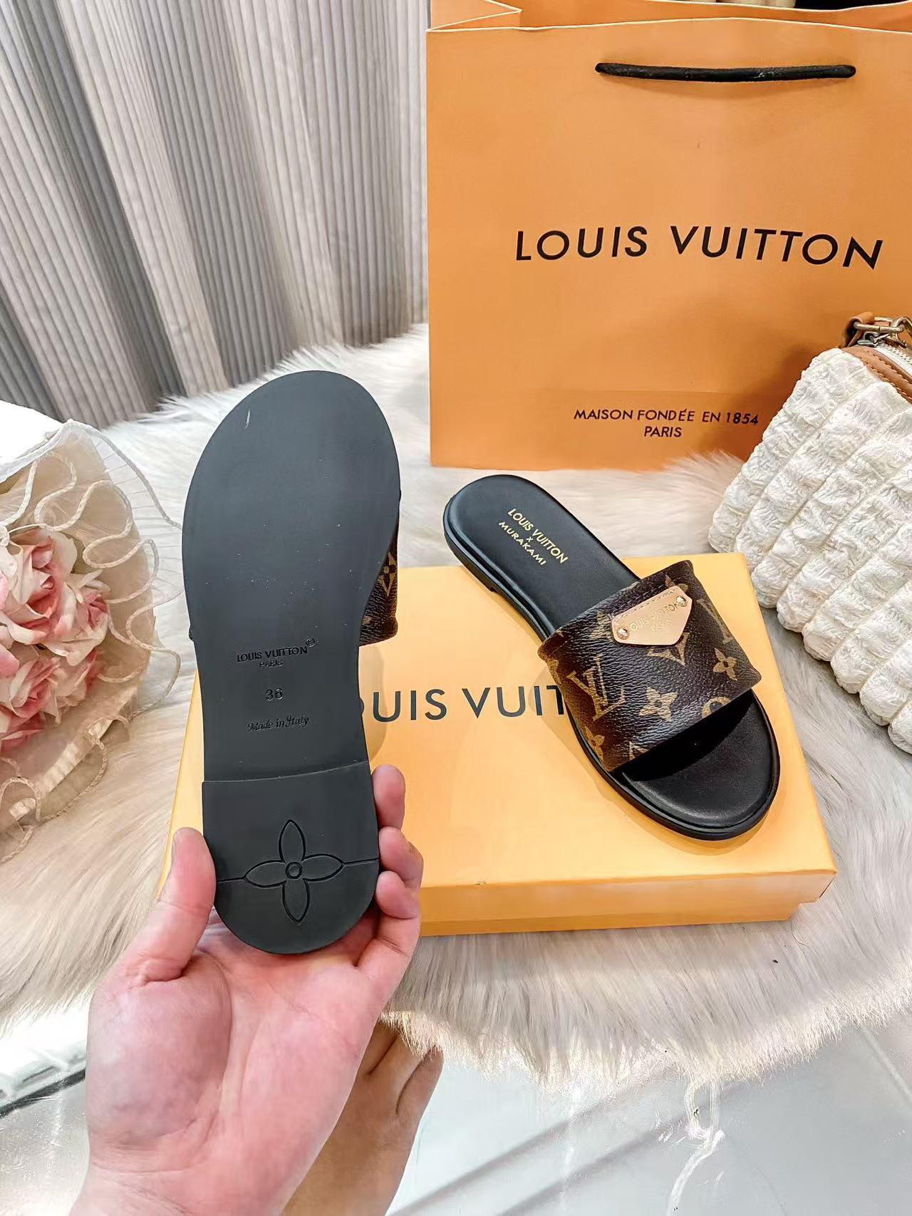 LVプリント柄のスリッパ【50％割引+送料無料】