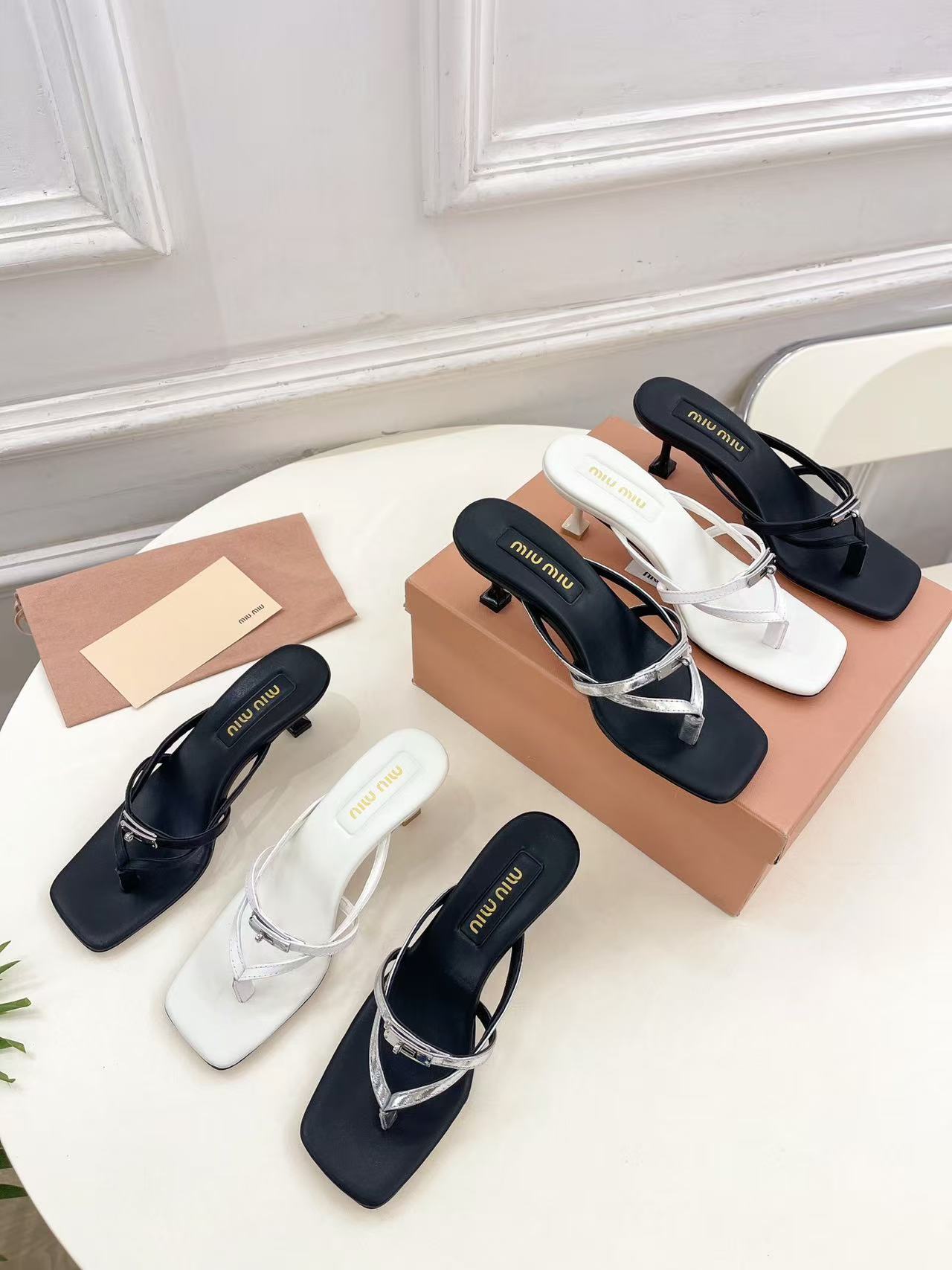 M1UM1U 高品質スクエアトゥローヒールシューズ【50％割引+送料無料】