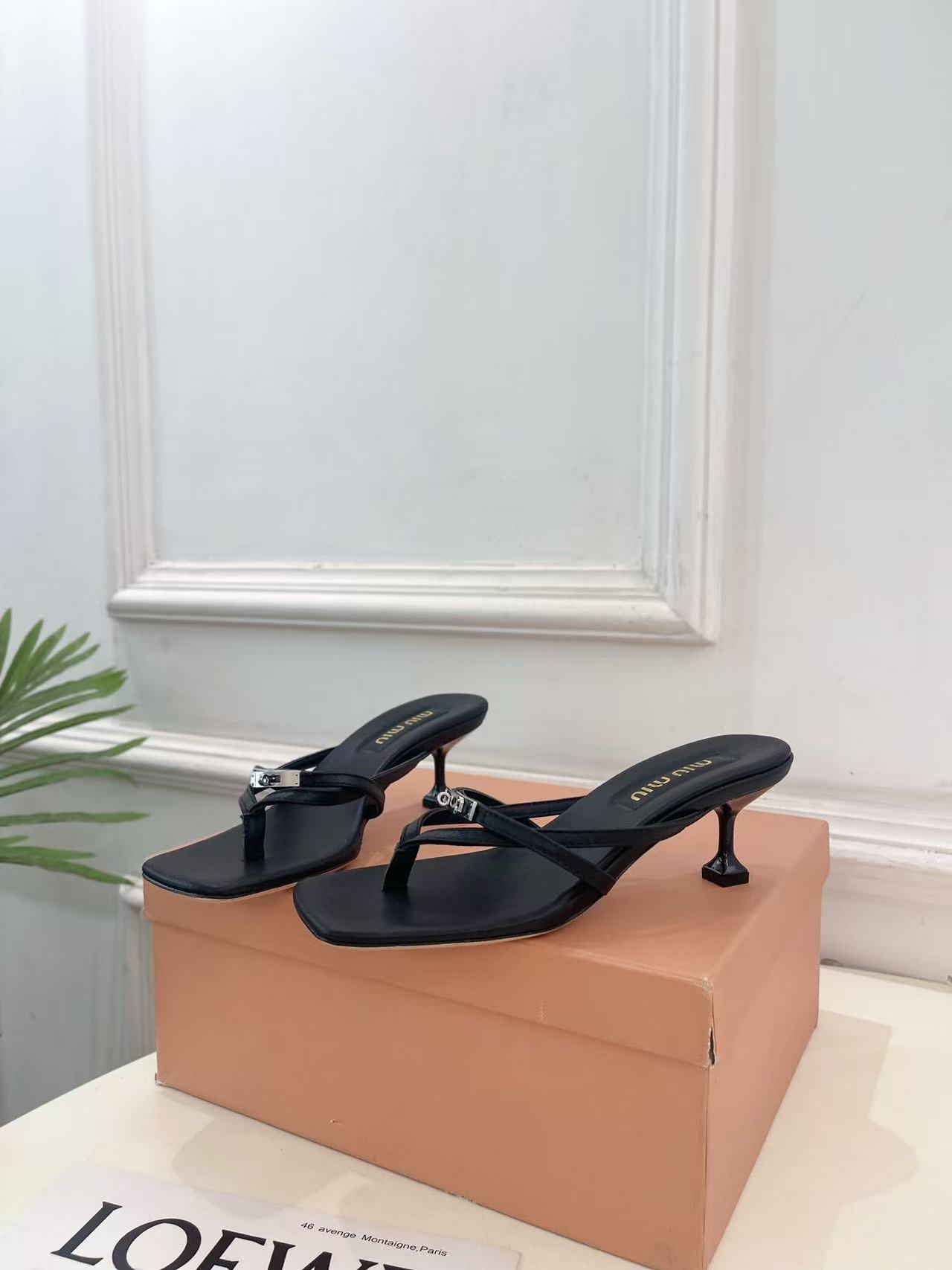 M1UM1U 高品質スクエアトゥローヒールシューズ【50％割引+送料無料】