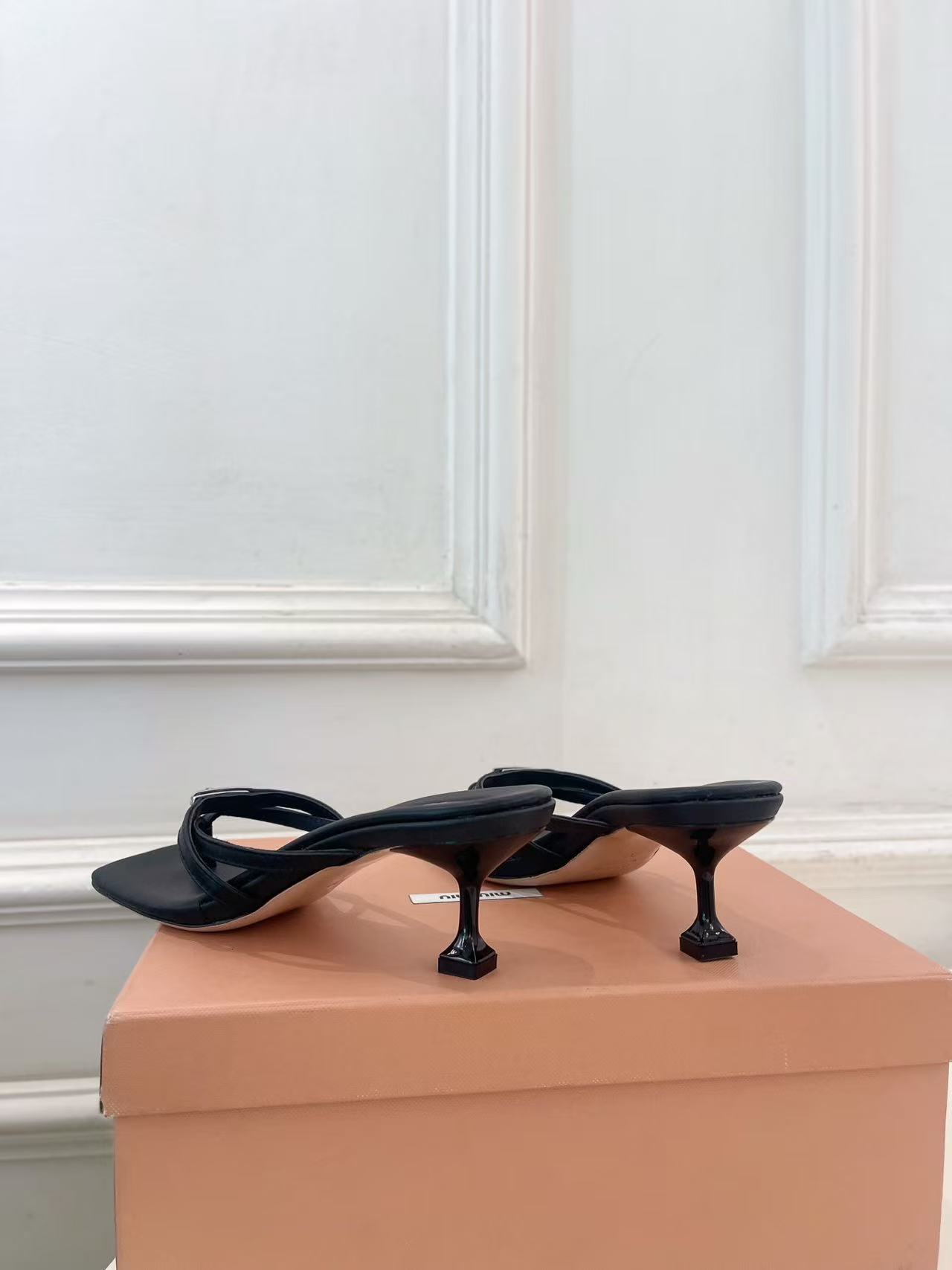 M1UM1U 高品質スクエアトゥローヒールシューズ【50％割引+送料無料】