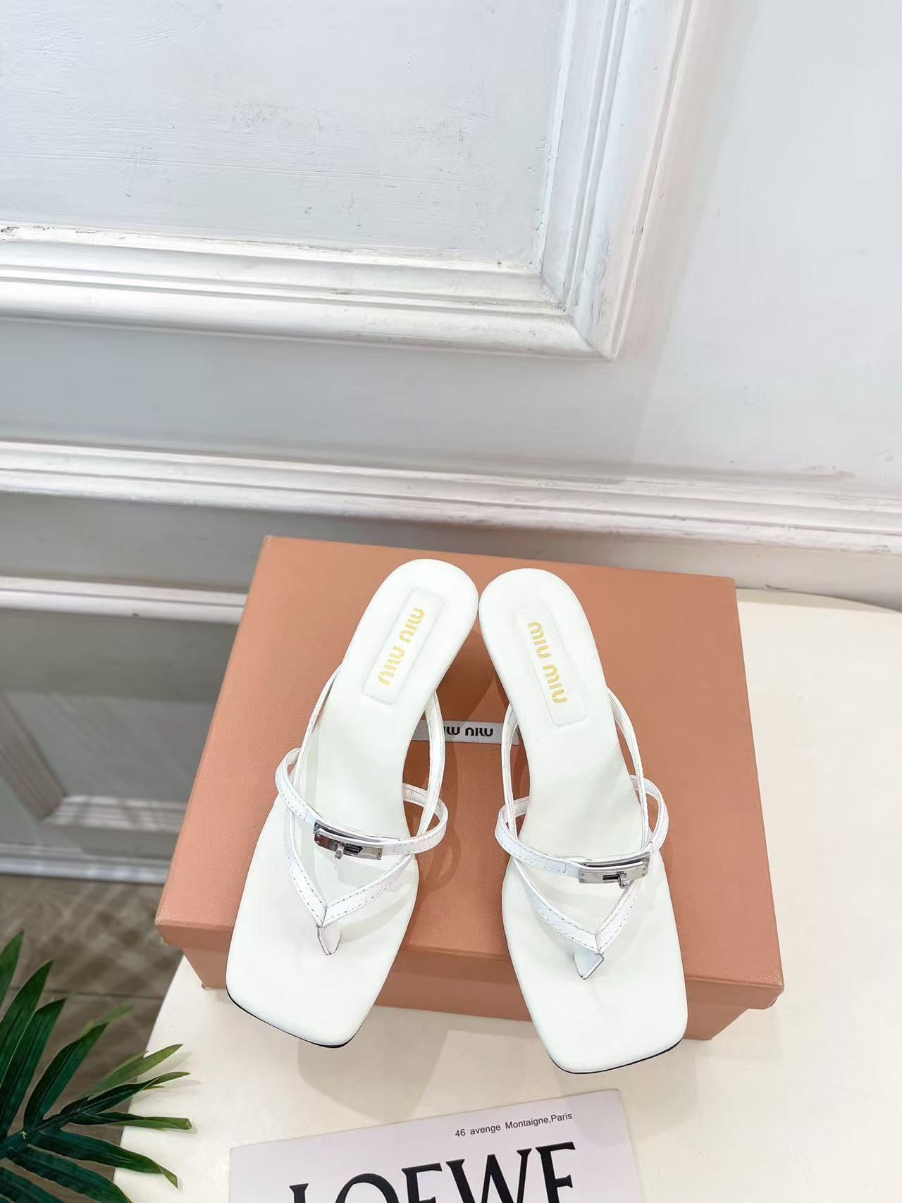 M1UM1U 高品質スクエアトゥローヒールシューズ【50％割引+送料無料】