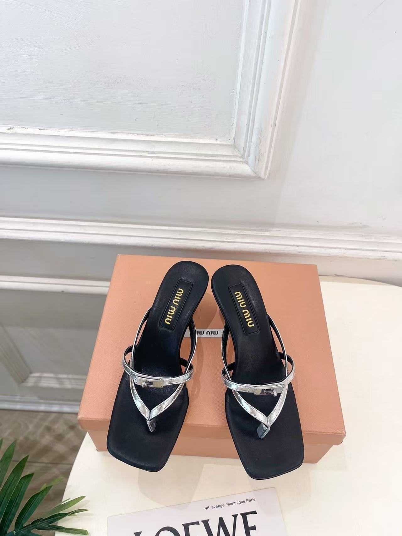 M1UM1U 高品質スクエアトゥローヒールシューズ【50％割引+送料無料】