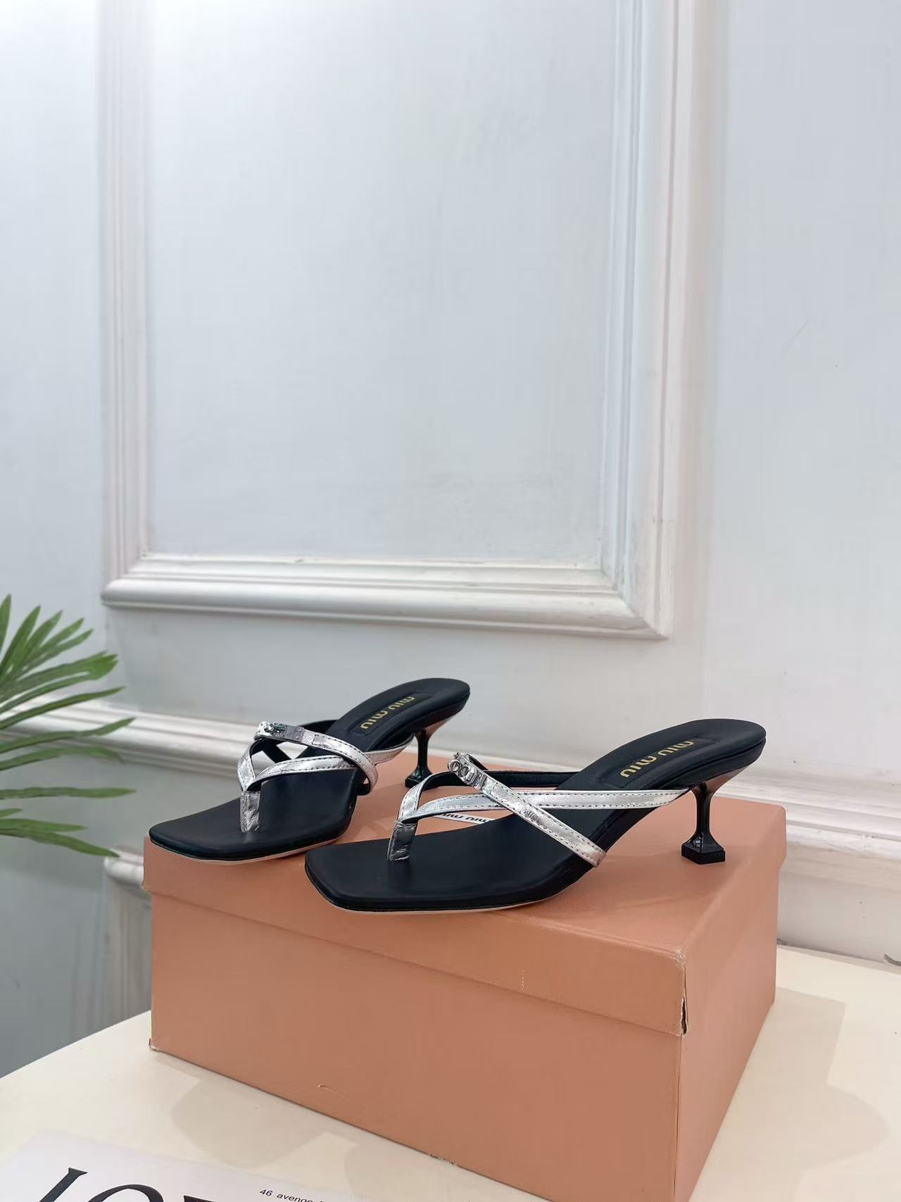 M1UM1U 高品質スクエアトゥローヒールシューズ【50％割引+送料無料】