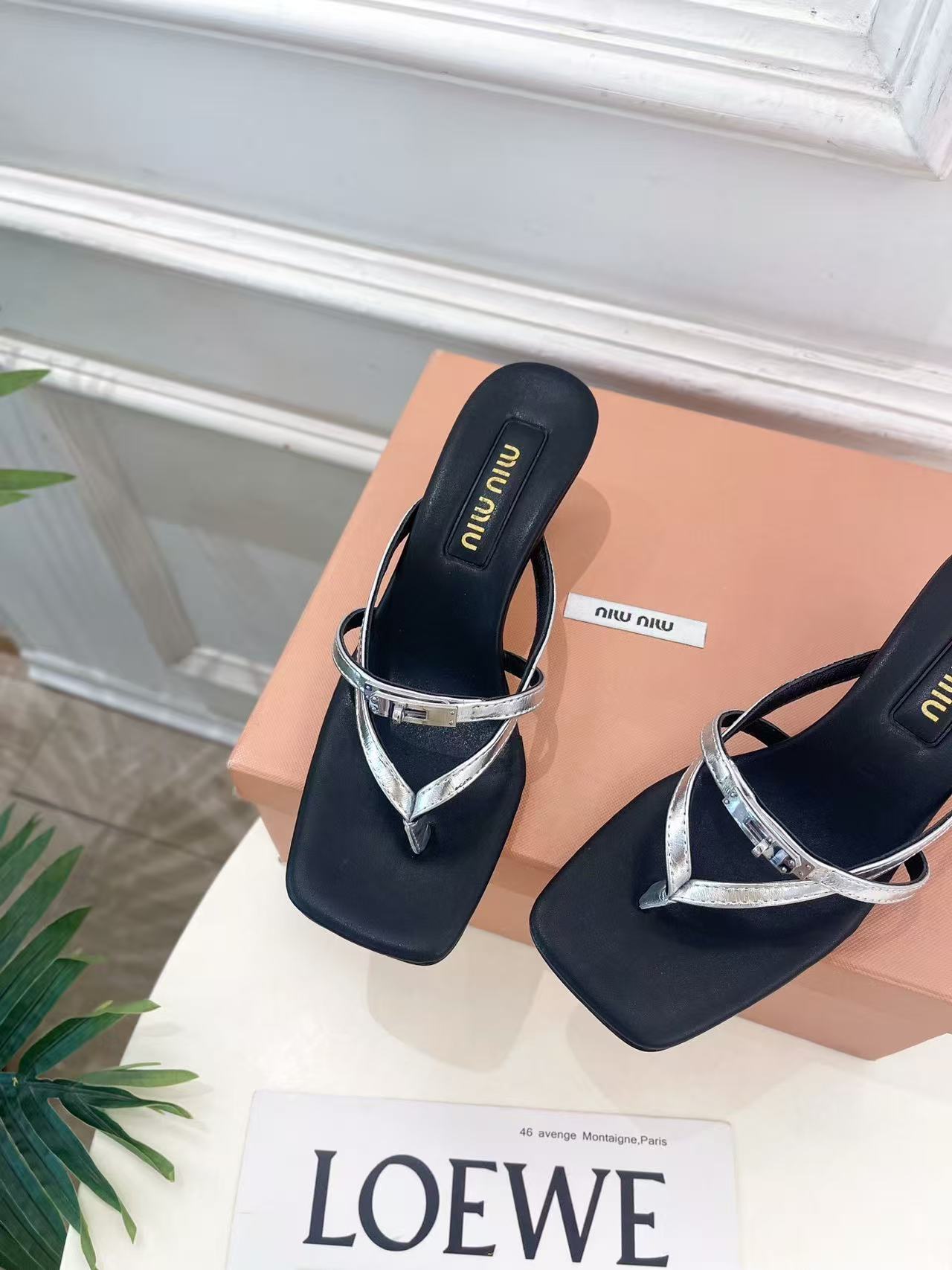 M1UM1U 高品質スクエアトゥローヒールシューズ【50％割引+送料無料】