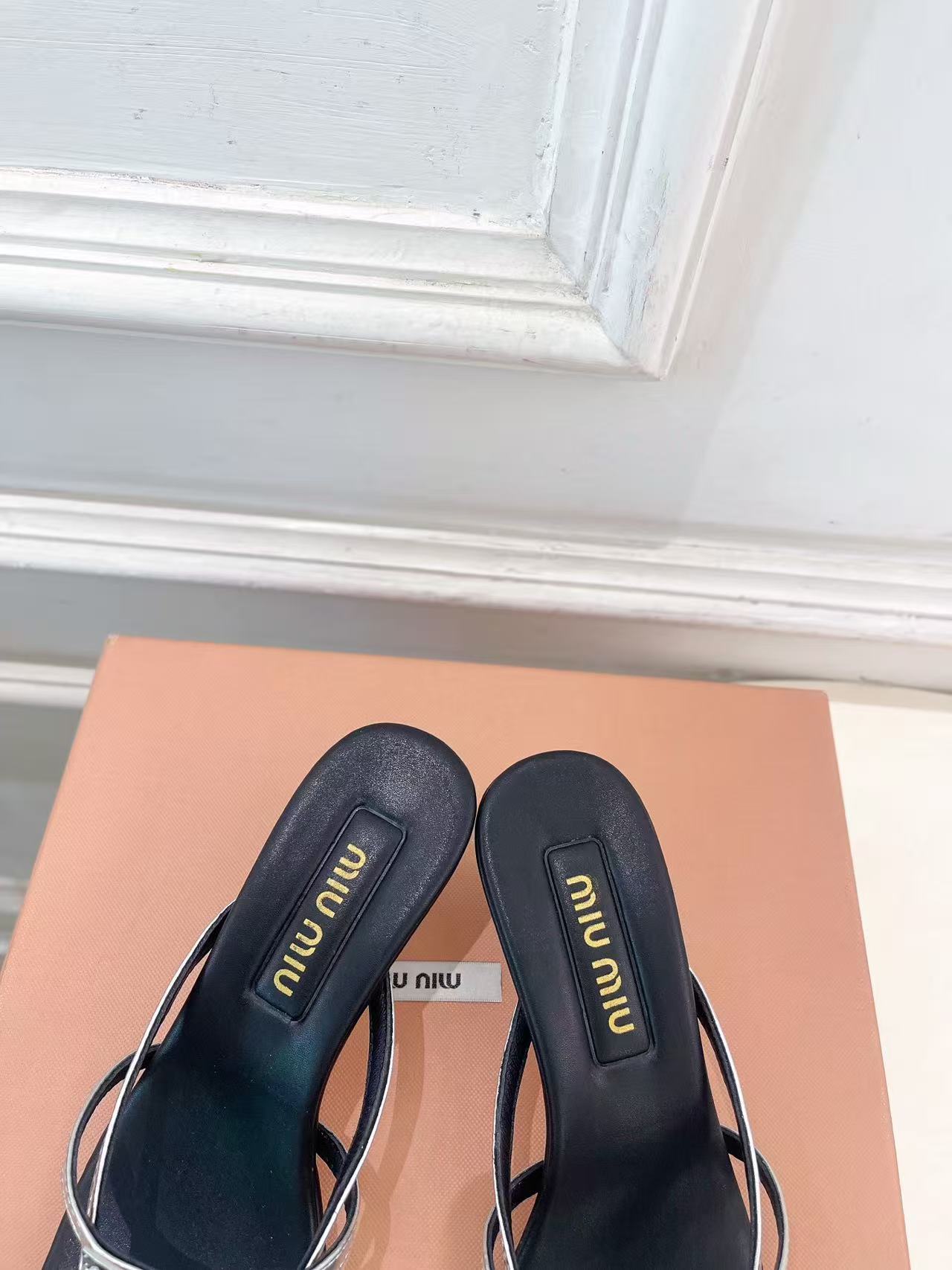 M1UM1U 高品質スクエアトゥローヒールシューズ【50％割引+送料無料】