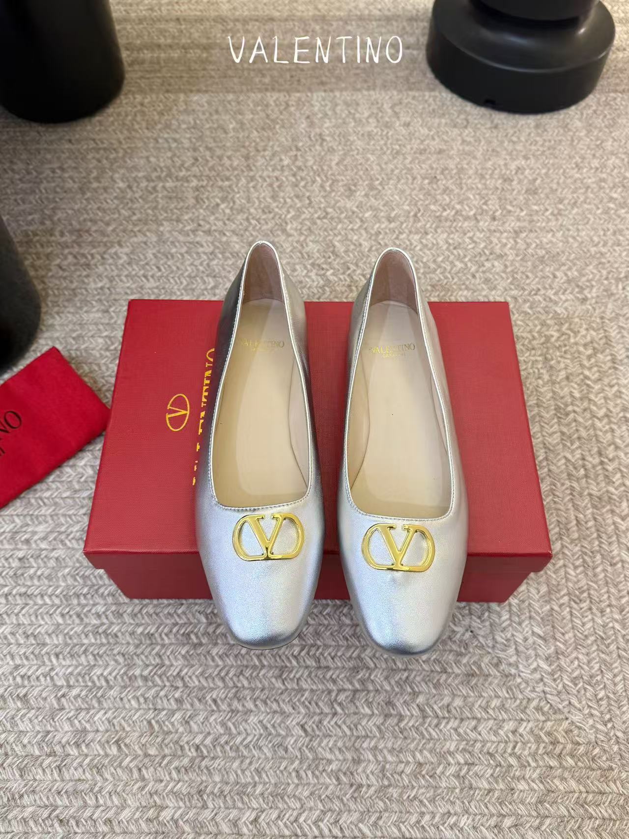 VALENT1NO 高品質牛革フラットシューズ【50％割引+送料無料】