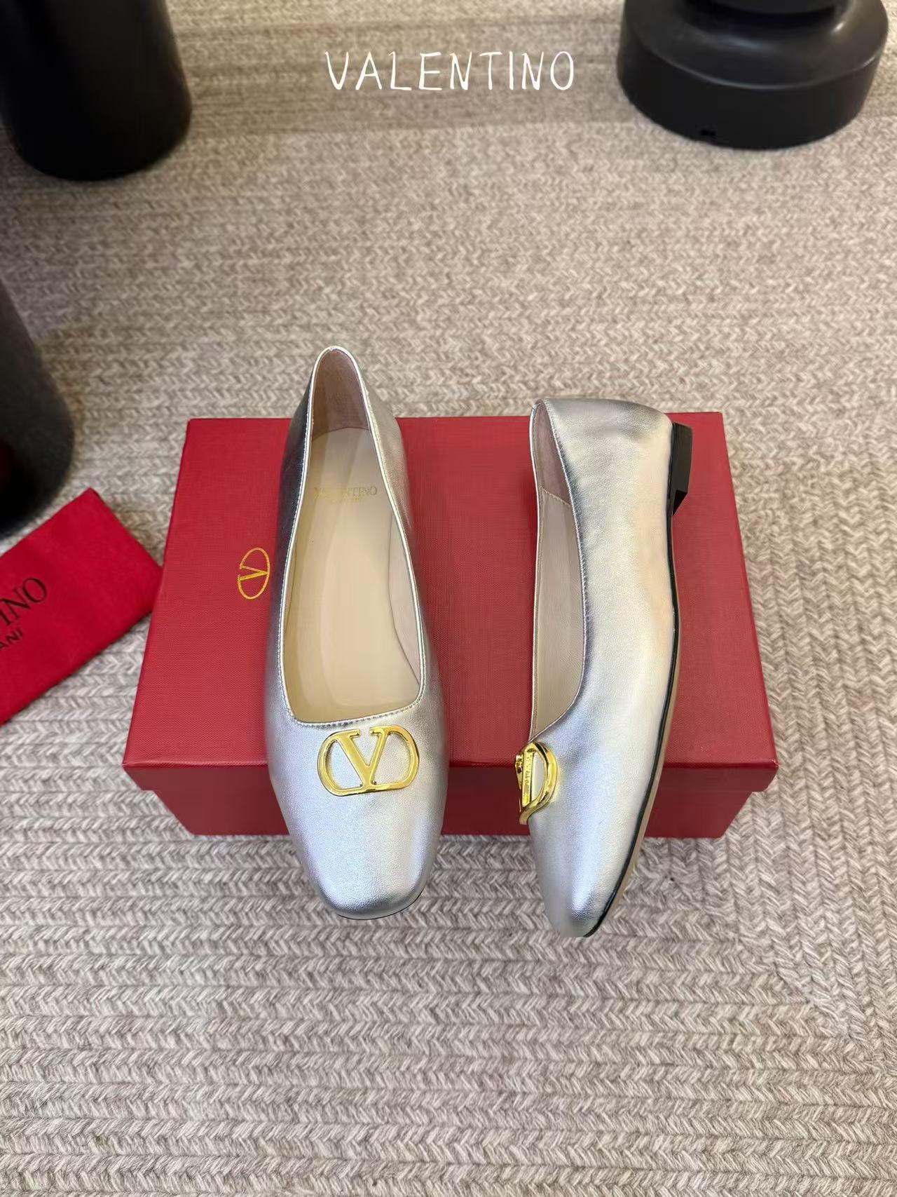 VALENT1NO 高品質牛革フラットシューズ【50％割引+送料無料】